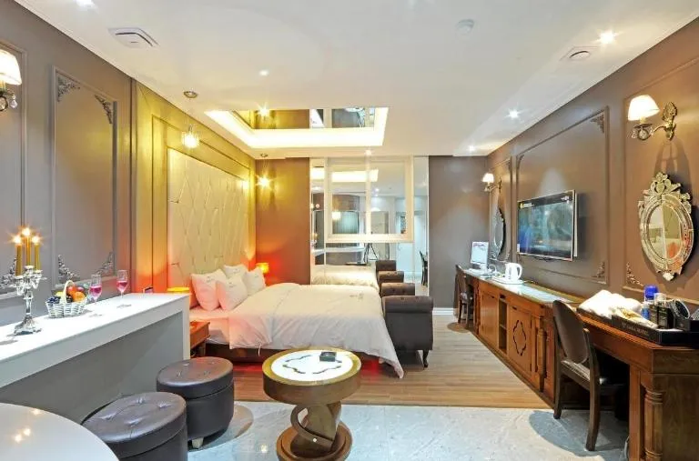 Bed in Zara Hotel Peace Square