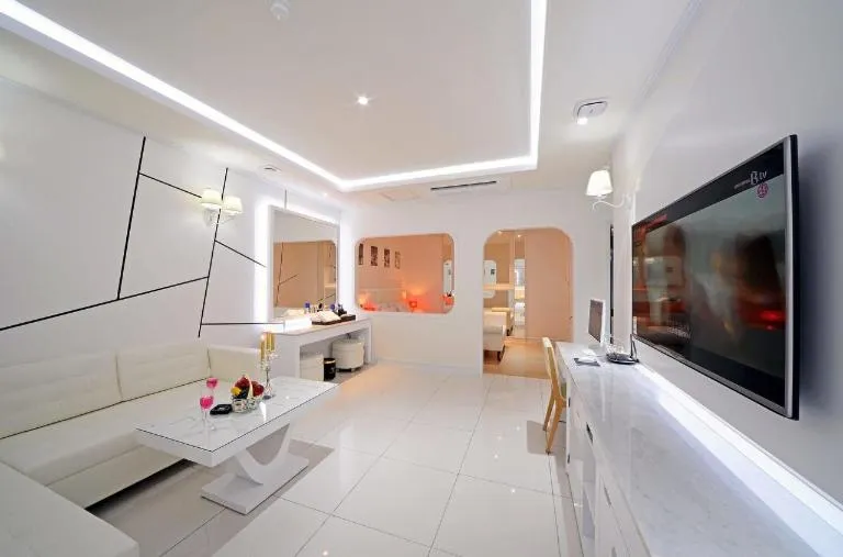 Zara Hotel Peace Square