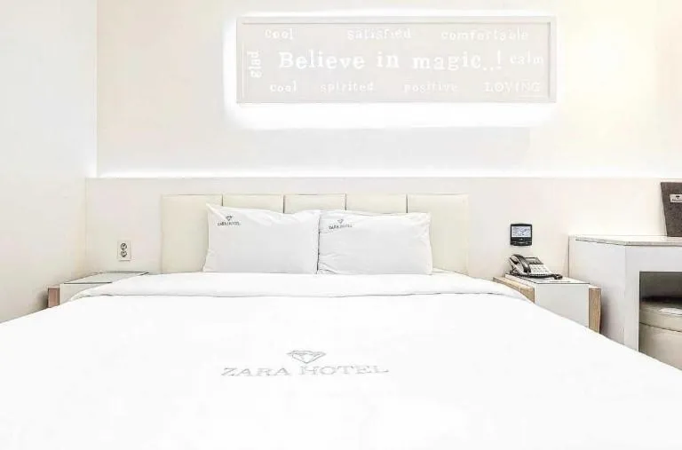 Bed in Zara Hotel Peace Square