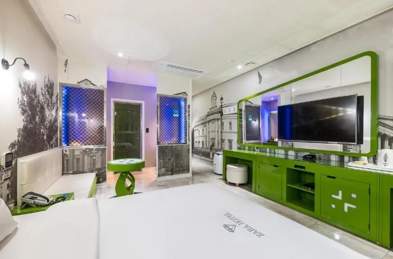 Bed in Zara Hotel Peace Square