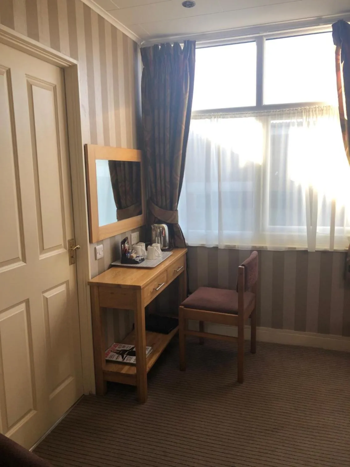 Coffee/tea facilities, Bed in The Dog & Partridge Country Inn