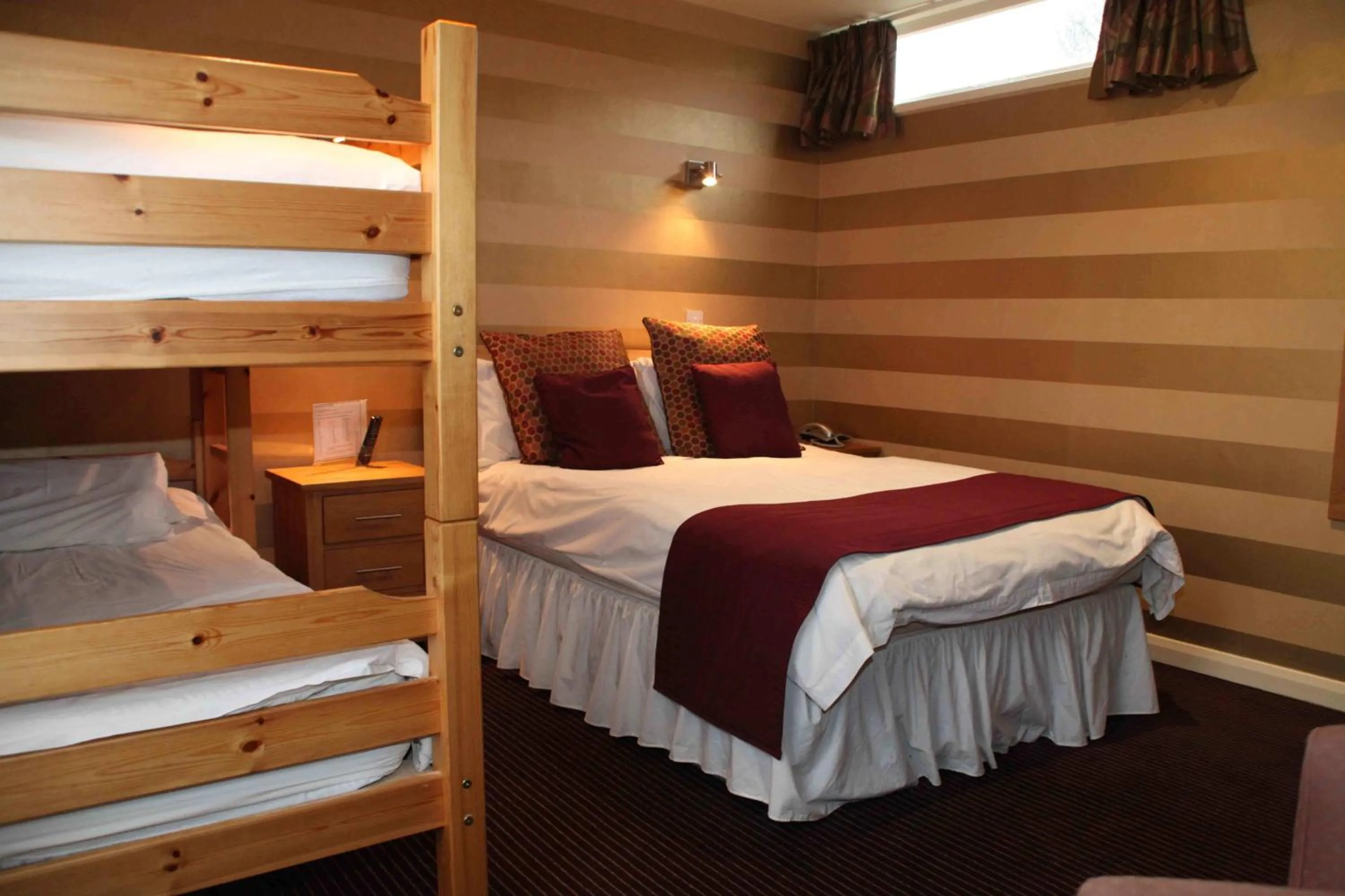 Bedroom, Bed in The Dog & Partridge Country Inn