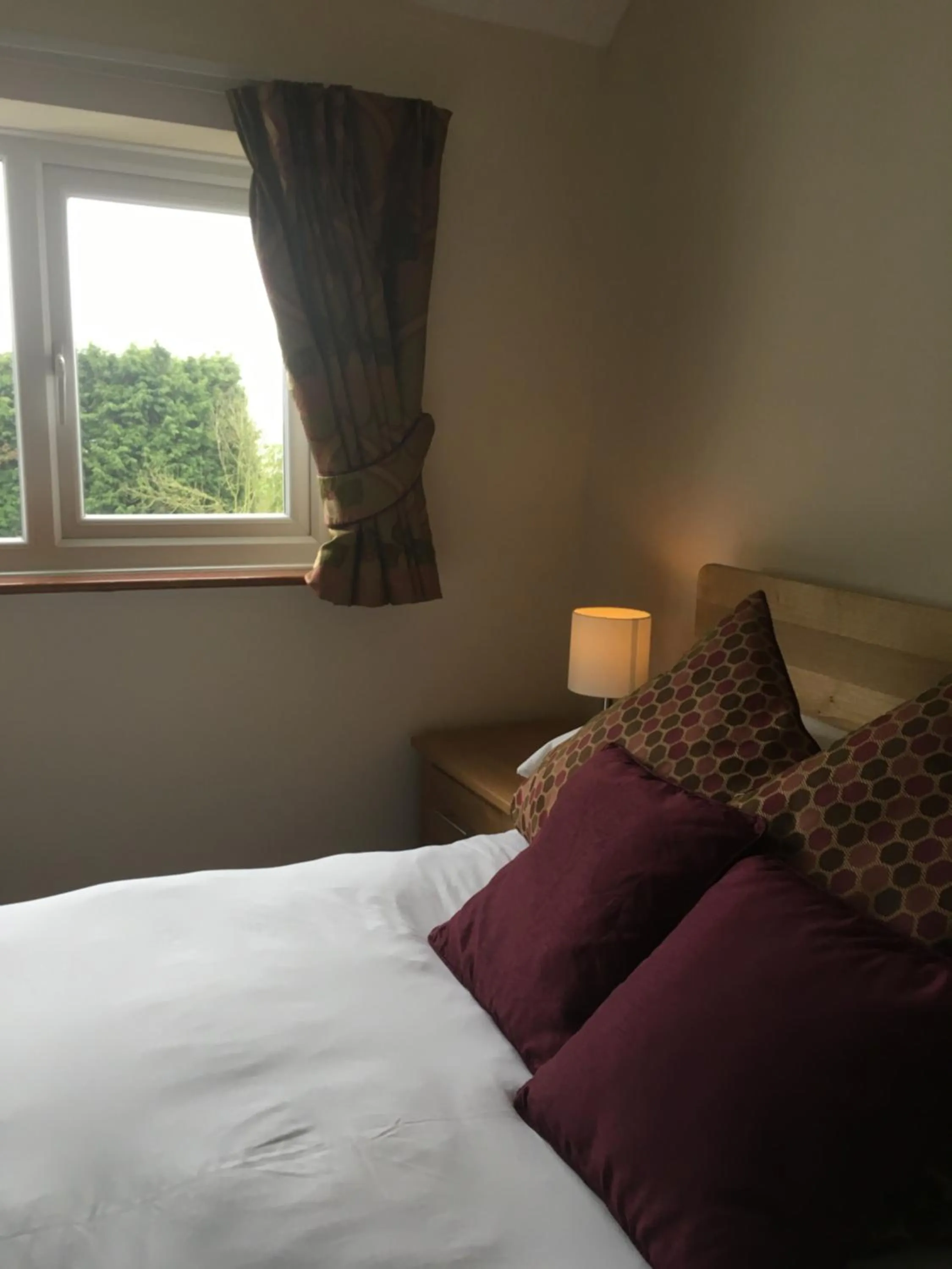 Bedroom, Bed in The Dog & Partridge Country Inn