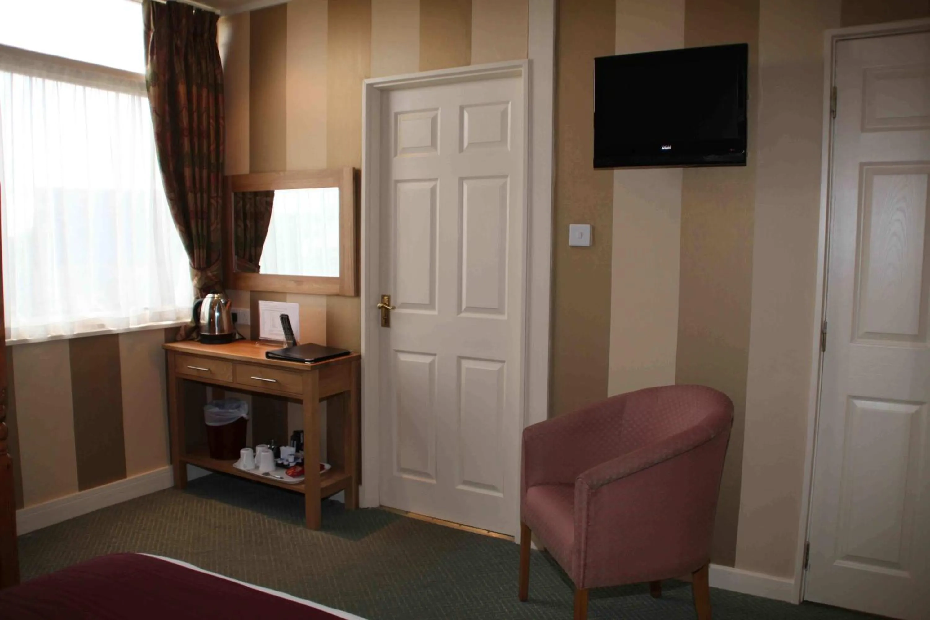 TV and multimedia in The Dog & Partridge Country Inn