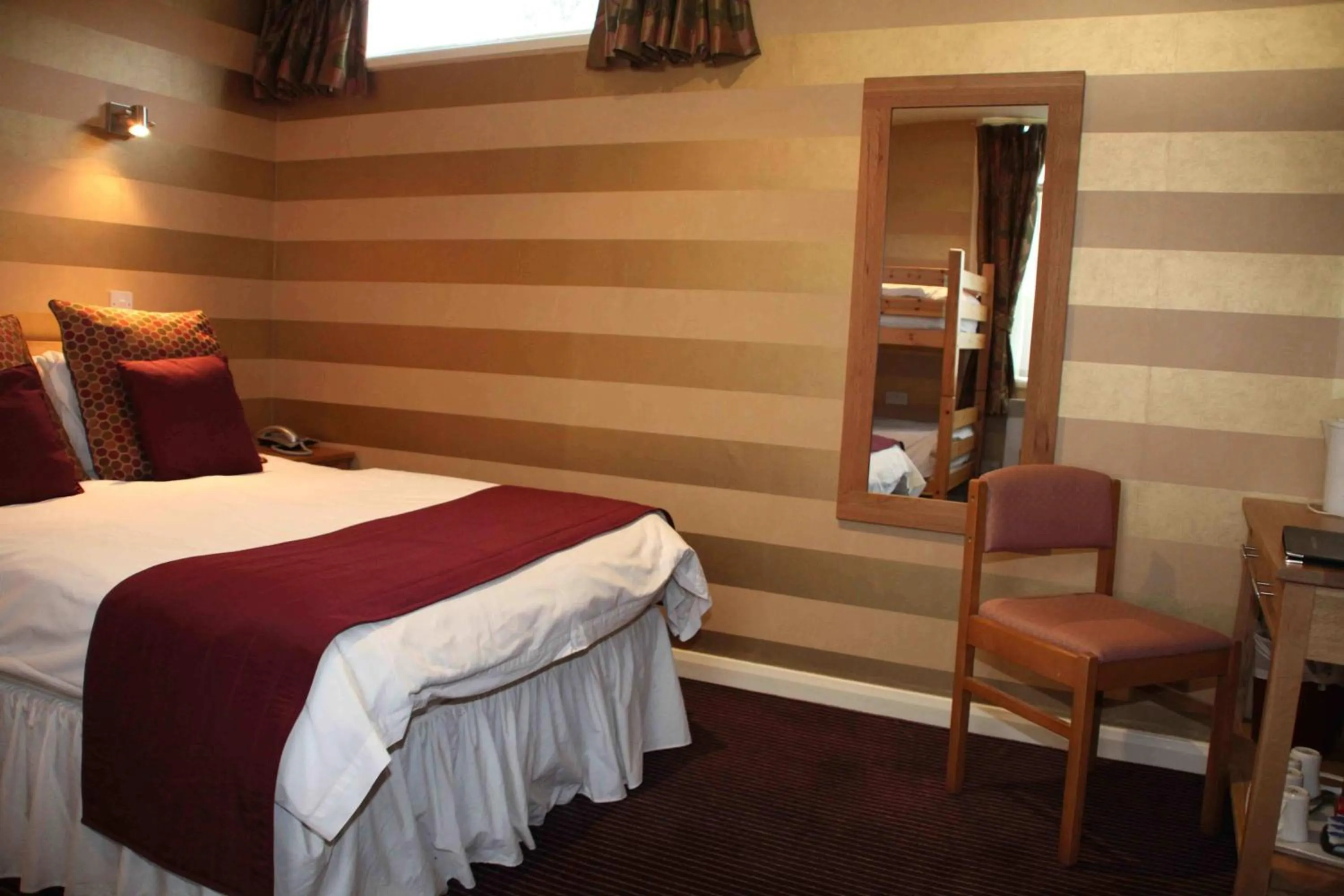 Standard Twin Room in The Dog & Partridge Country Inn