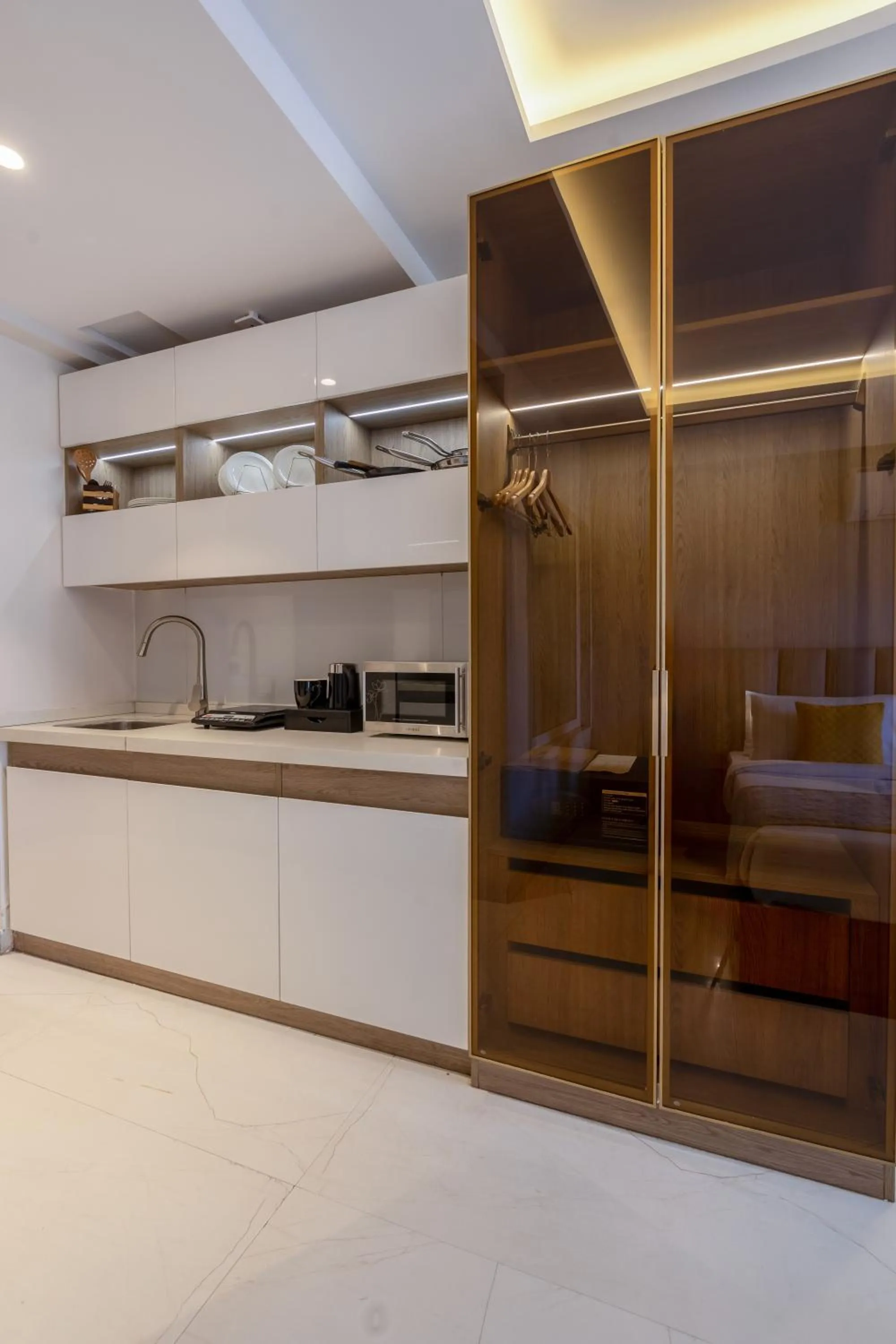 Kitchen or kitchenette in Hotel Bawa Gurgaon Medanta