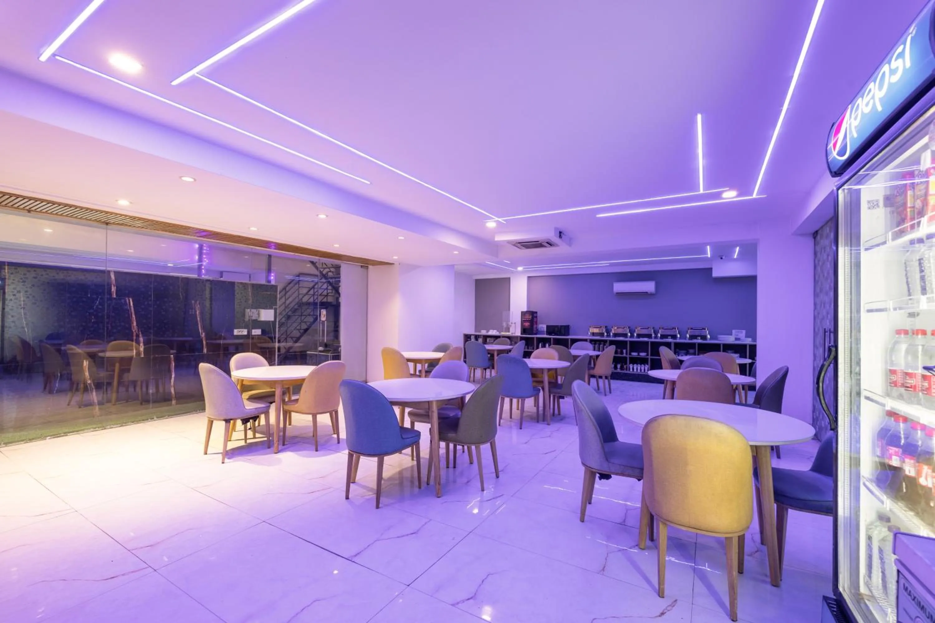 Restaurant/places to eat in Hotel Bawa Gurgaon Medanta