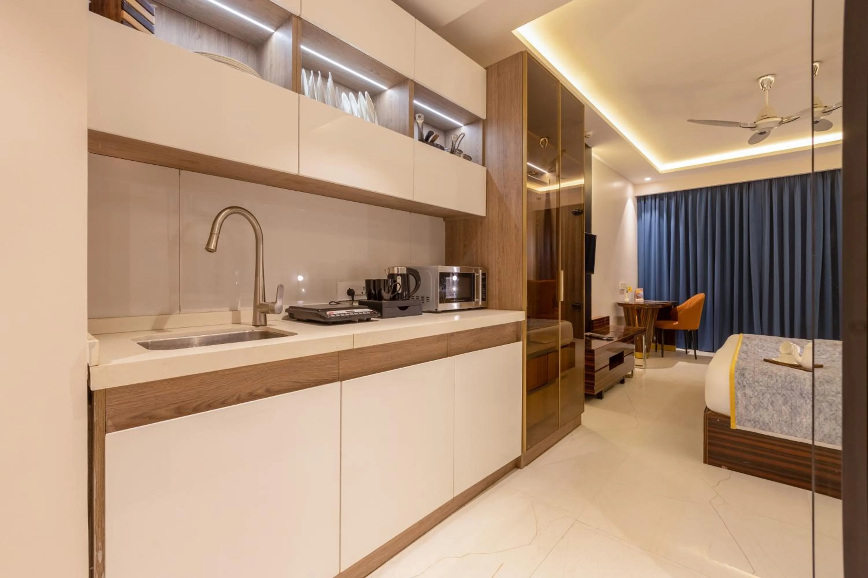 Kitchen or kitchenette in Hotel Bawa Gurgaon Medanta