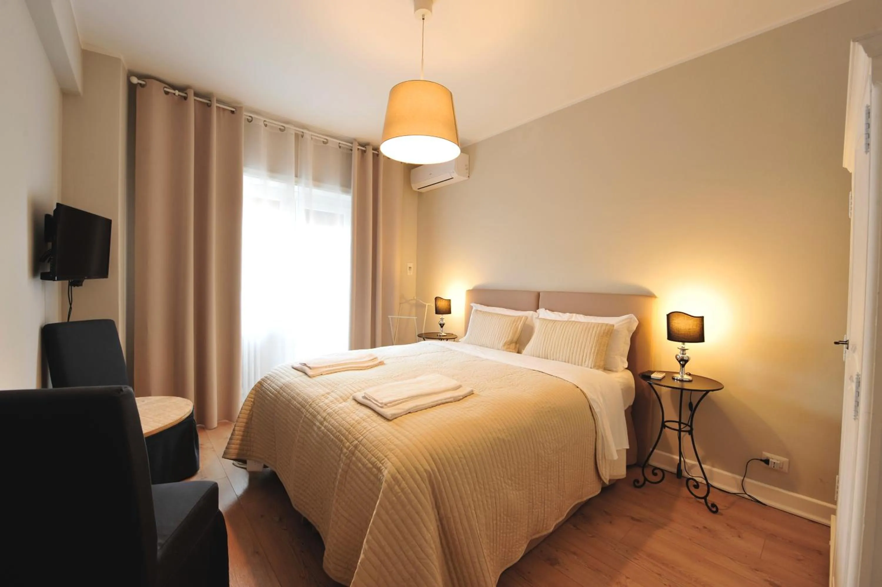 Photo of the whole room, Bed in Vatican Holiday Home