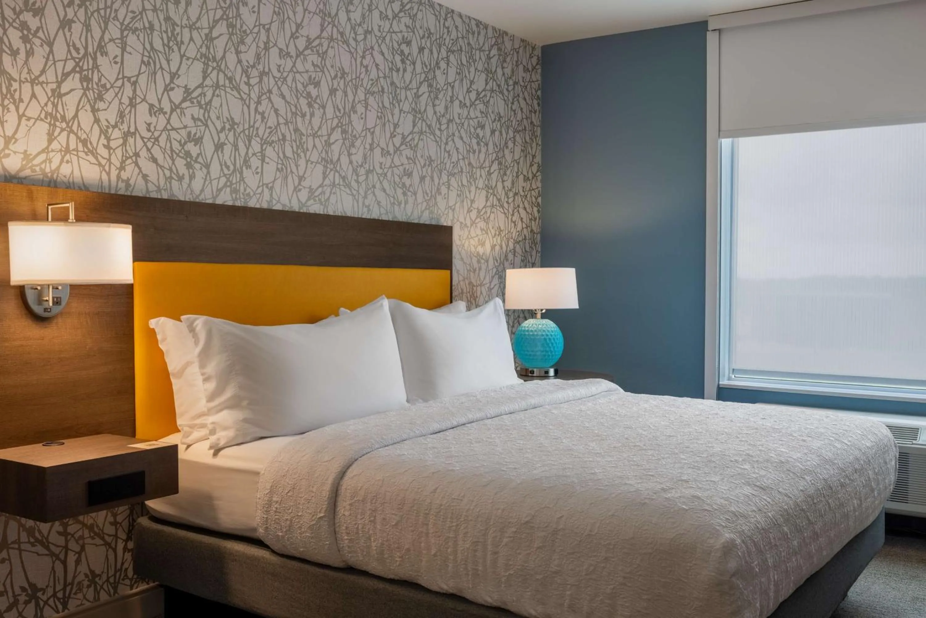 Bed in Home2 Suites By Hilton Ankeny