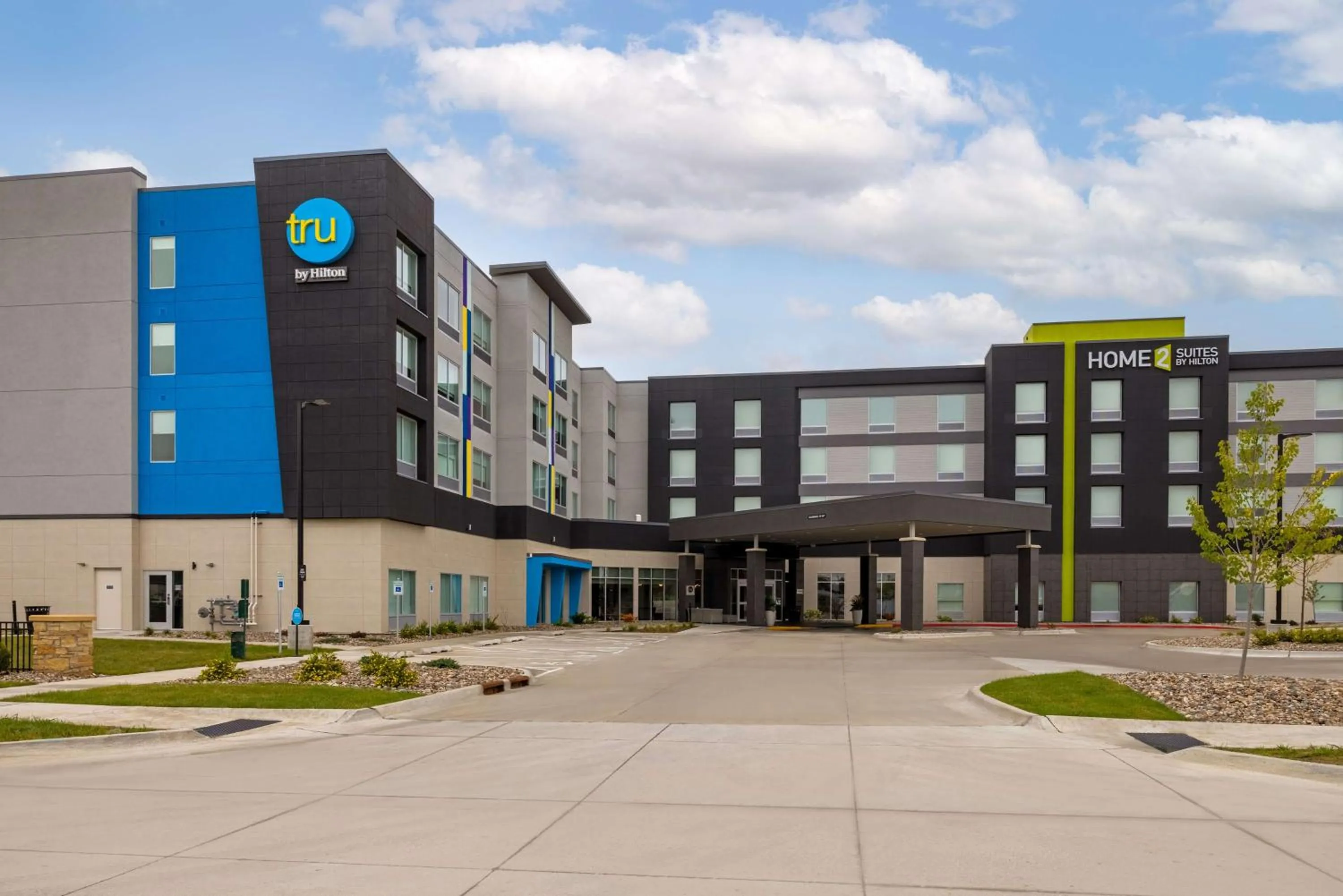 Property building in Home2 Suites By Hilton Ankeny