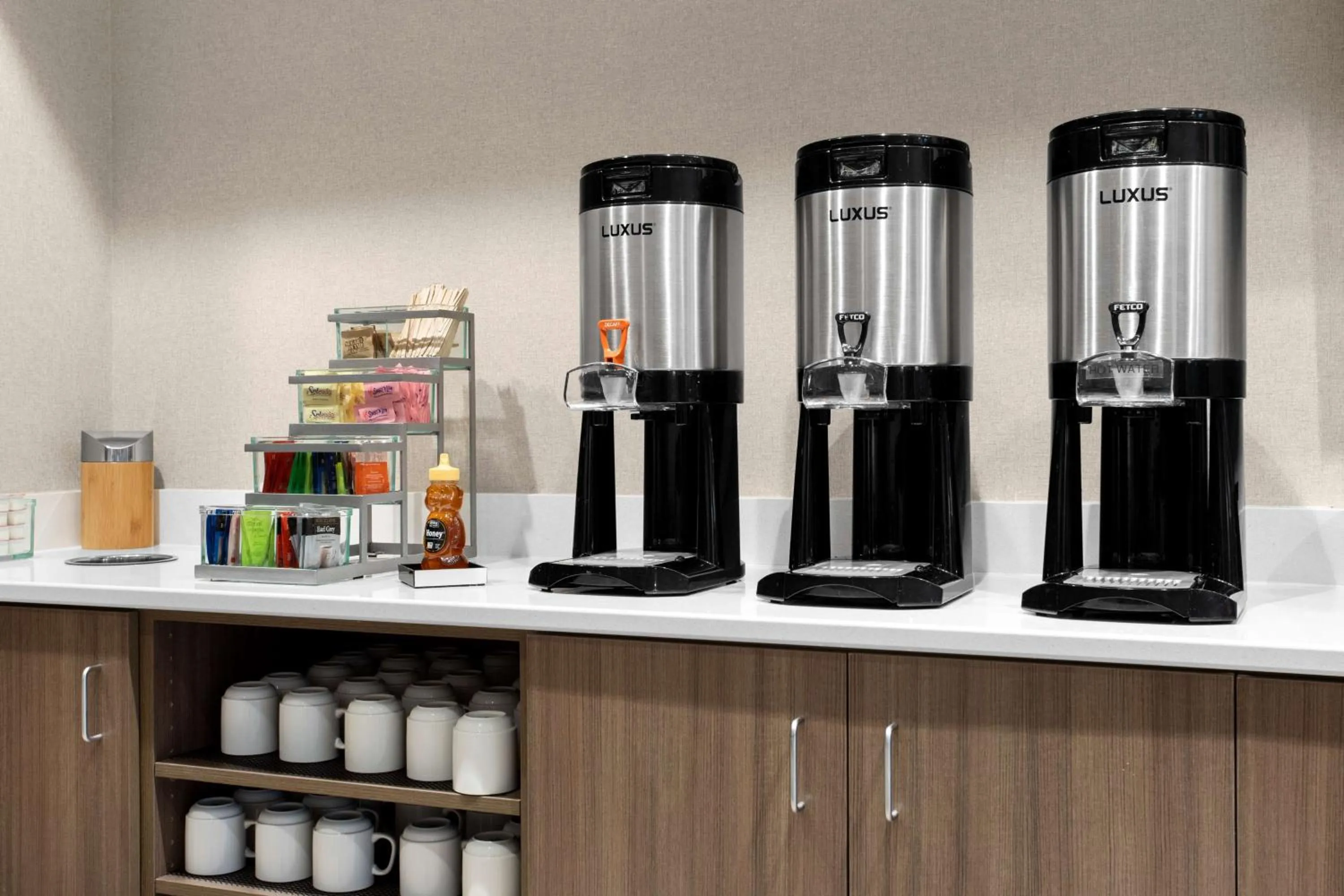 Dining area in Home2 Suites By Hilton Owatonna