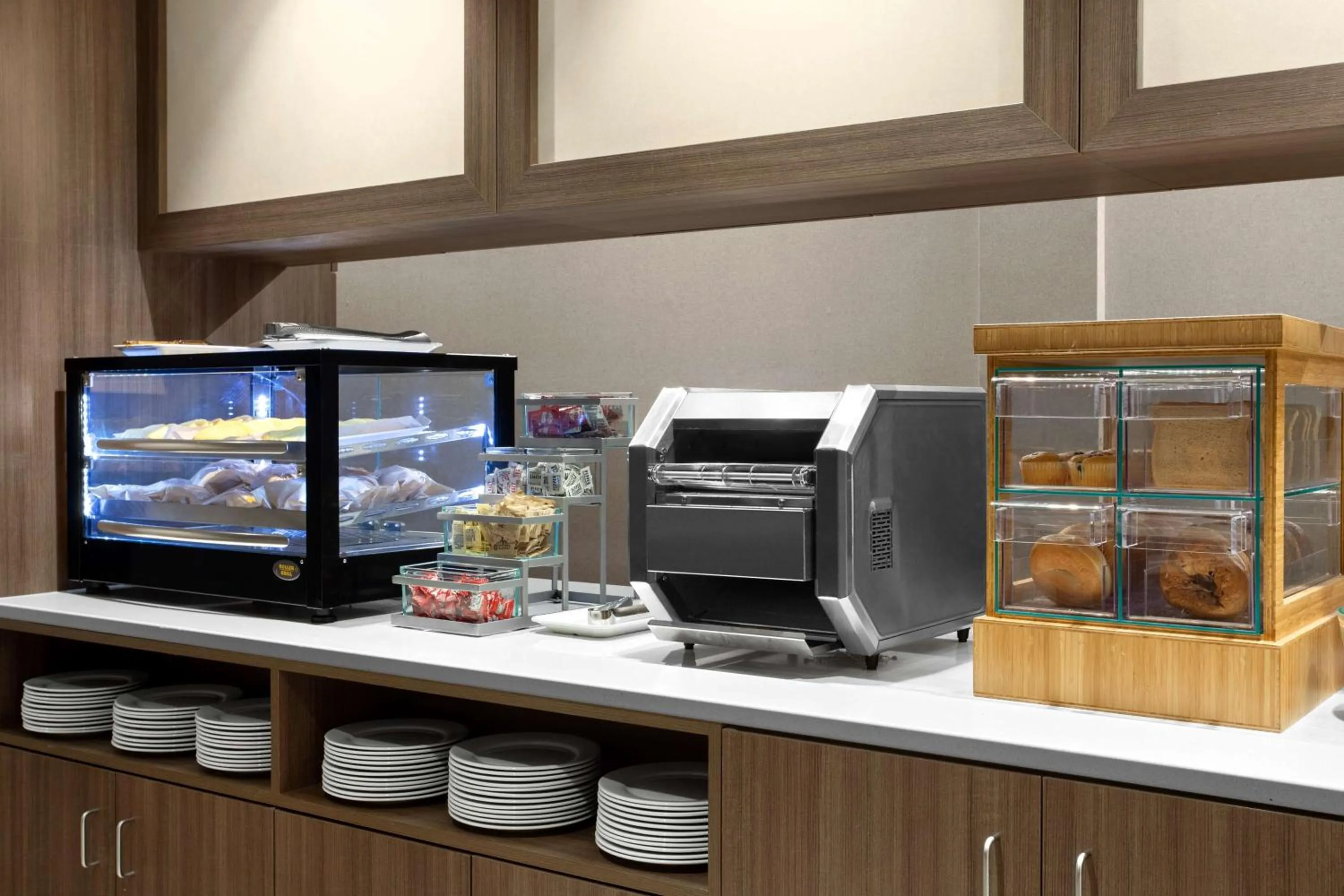 Breakfast in Home2 Suites By Hilton Owatonna