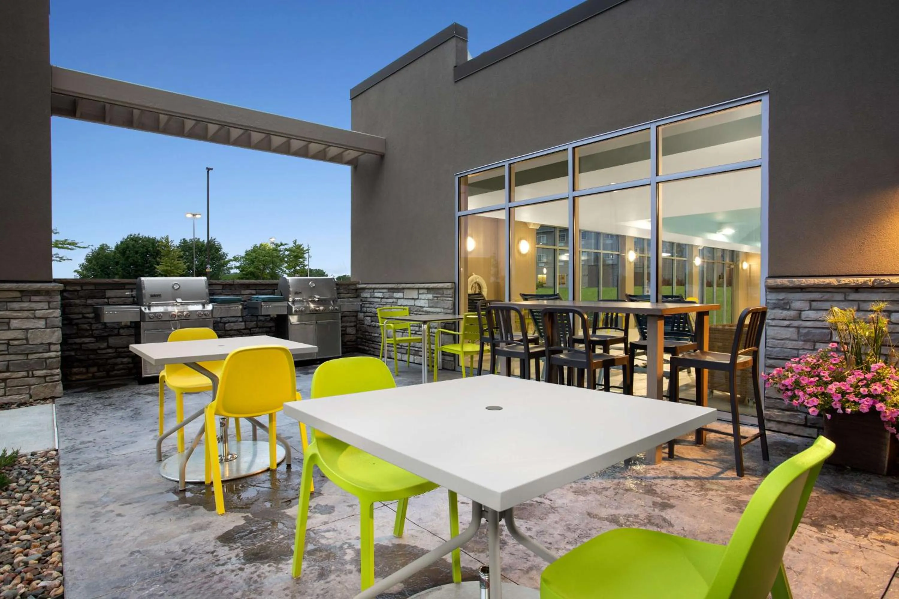 Patio in Home2 Suites By Hilton Owatonna