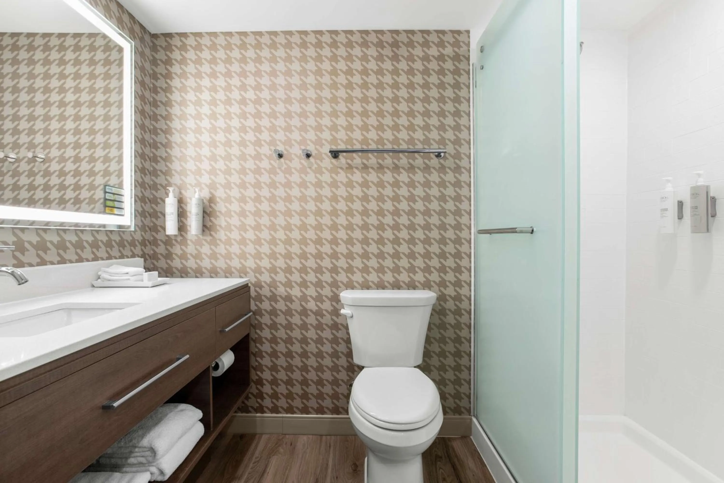 Bathroom in Home2 Suites By Hilton Owatonna