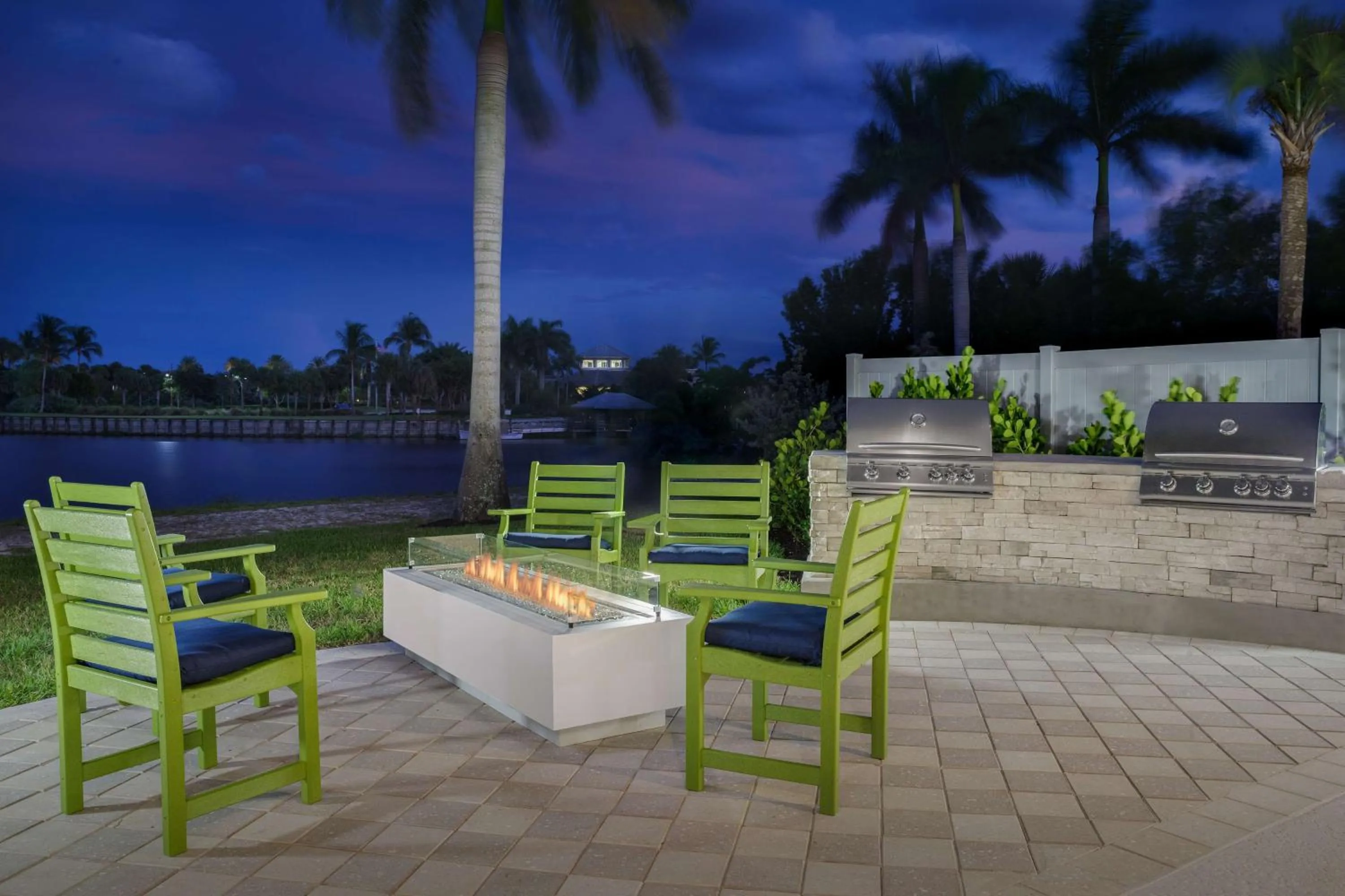 Patio in Hampton Inn & Suites Naples South