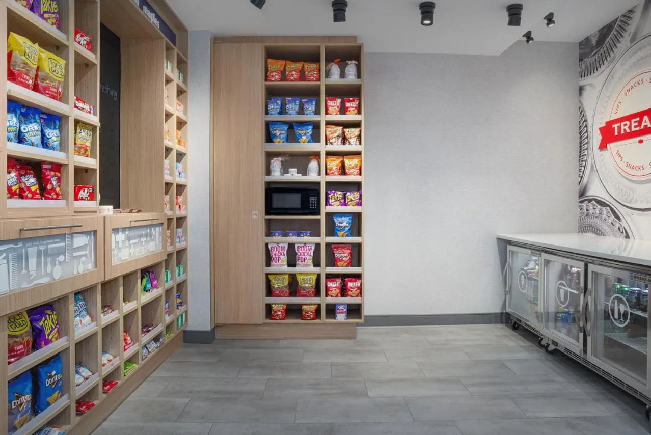 On-site shops in Hampton Inn & Suites Naples South