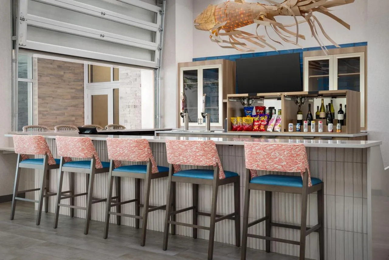 Lounge or bar in Hampton Inn & Suites Naples South
