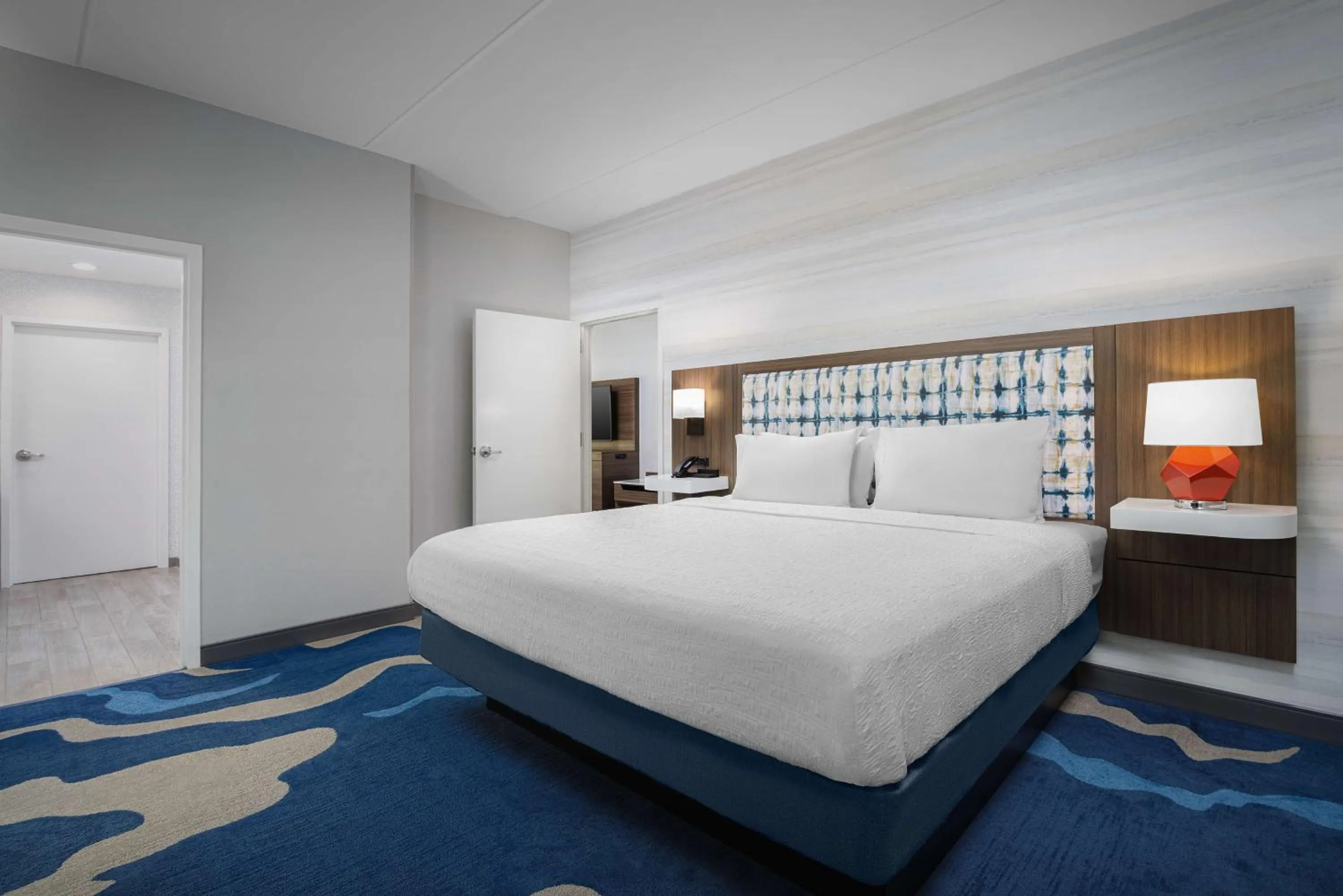 Bed in Hampton Inn & Suites Naples South