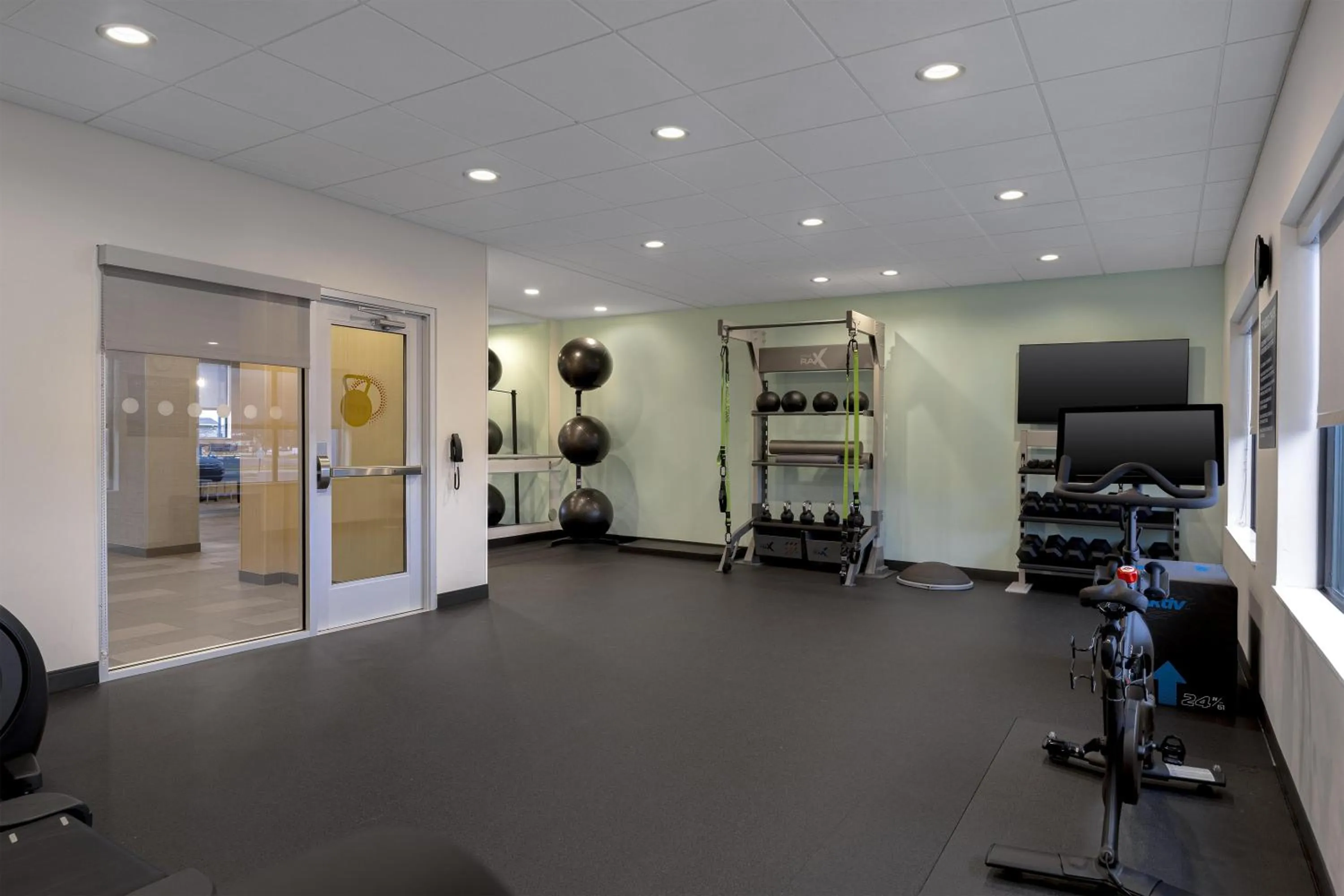 Fitness centre/facilities in Tru By Hilton Merrillville