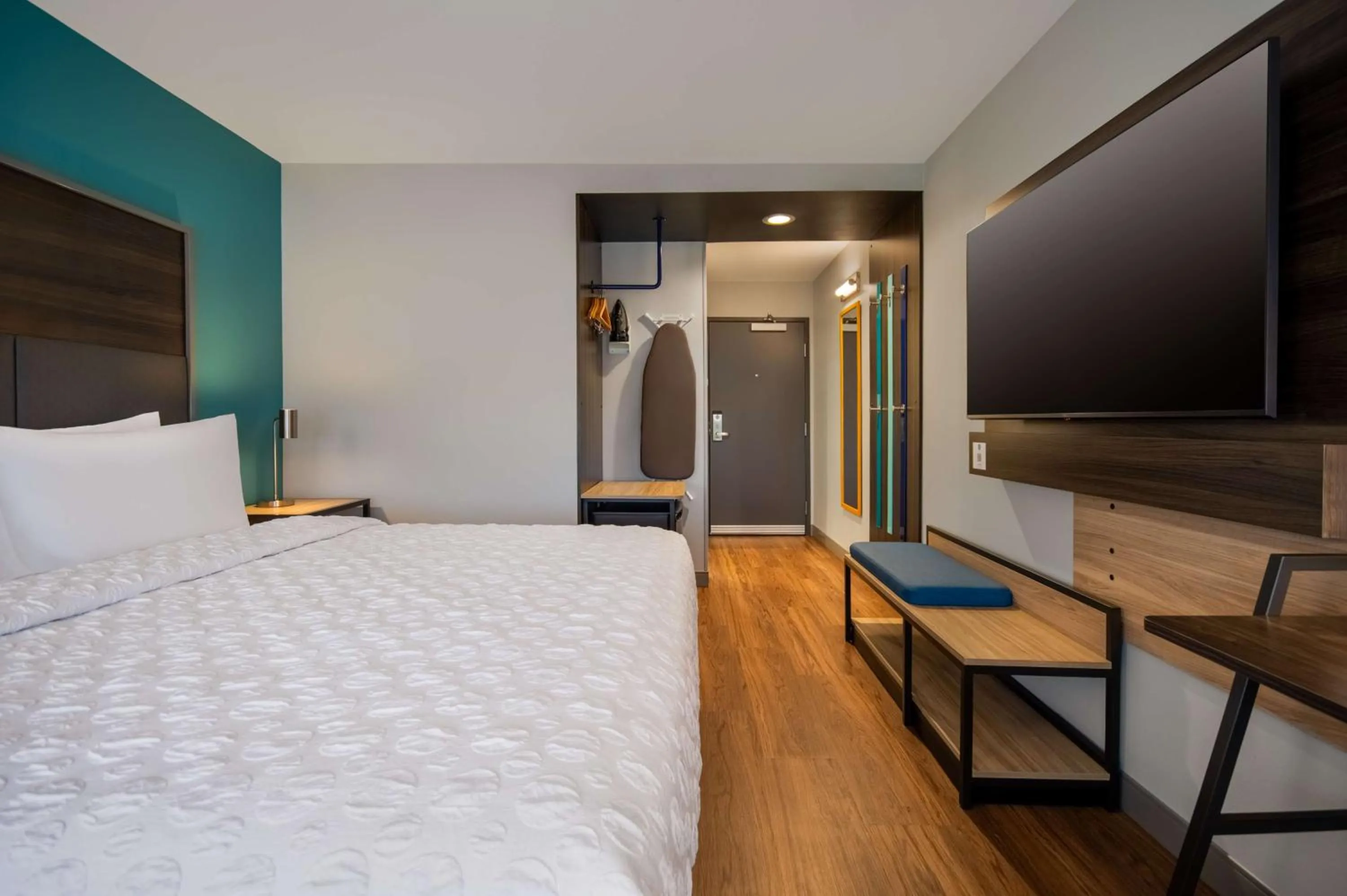 Bed in Tru By Hilton Merrillville