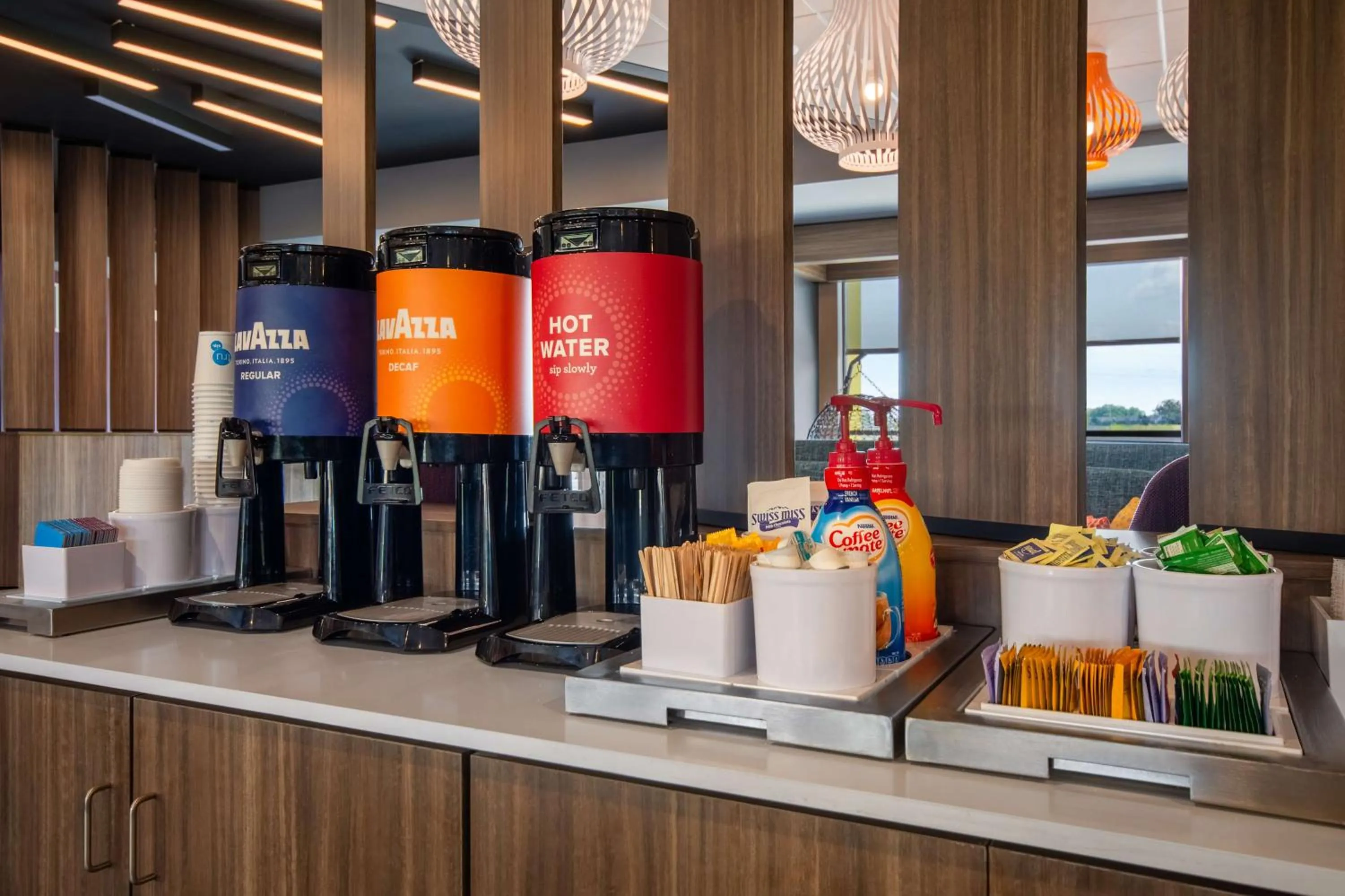 Dining area in Tru By Hilton Merrillville
