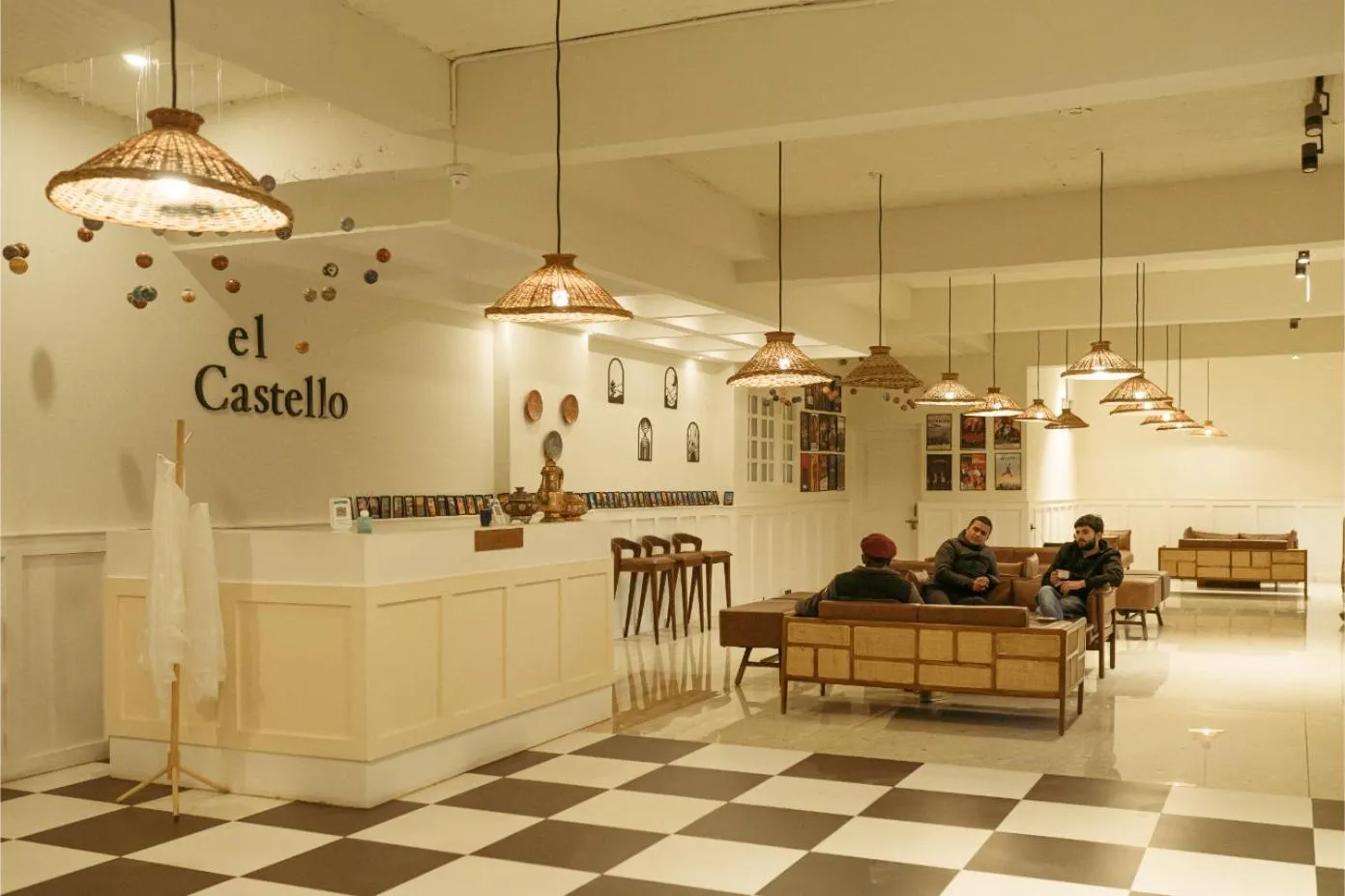 People in Hotel El Castello