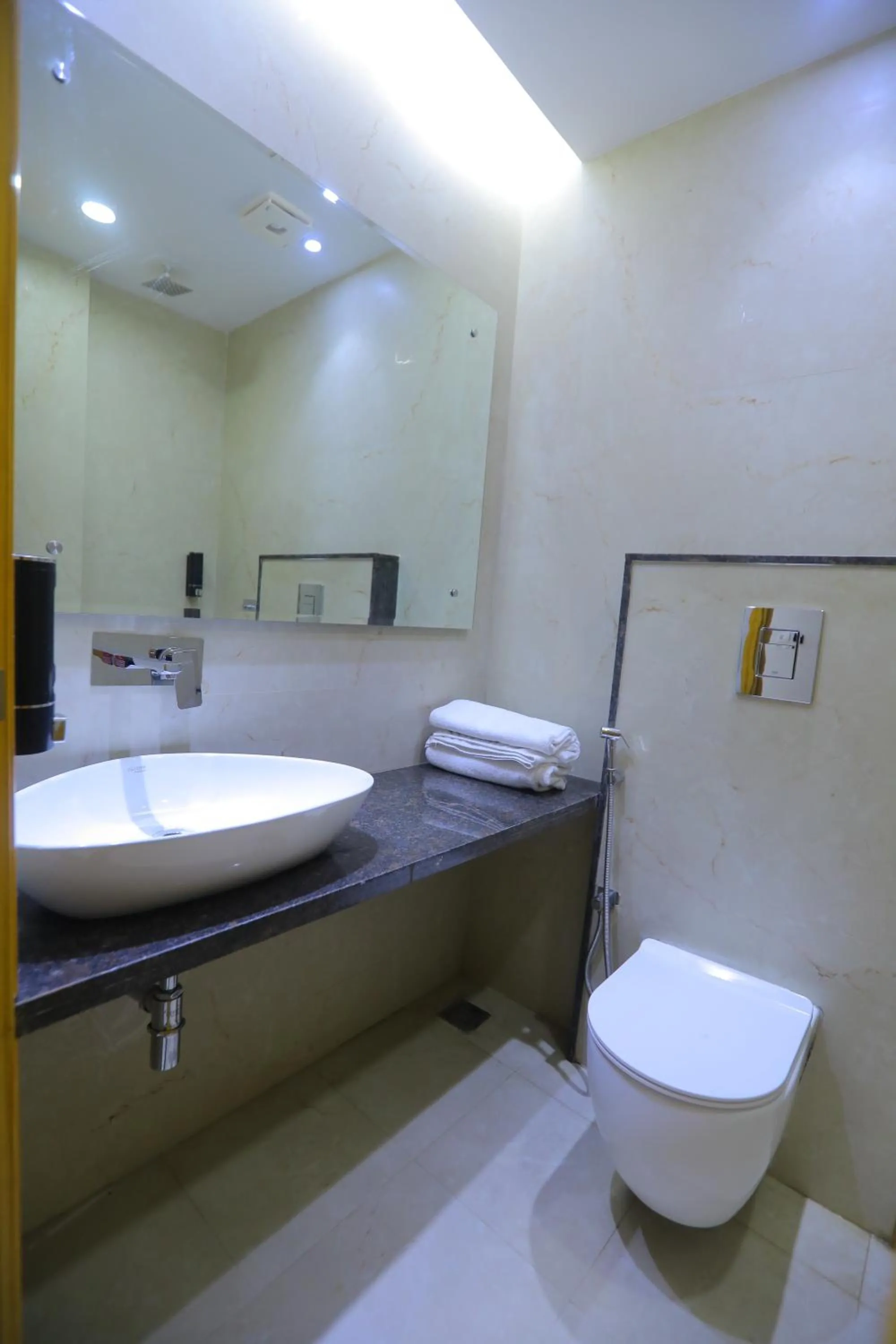 Bathroom in Hotel Glitz - Walk in from New Delhi Railway Station