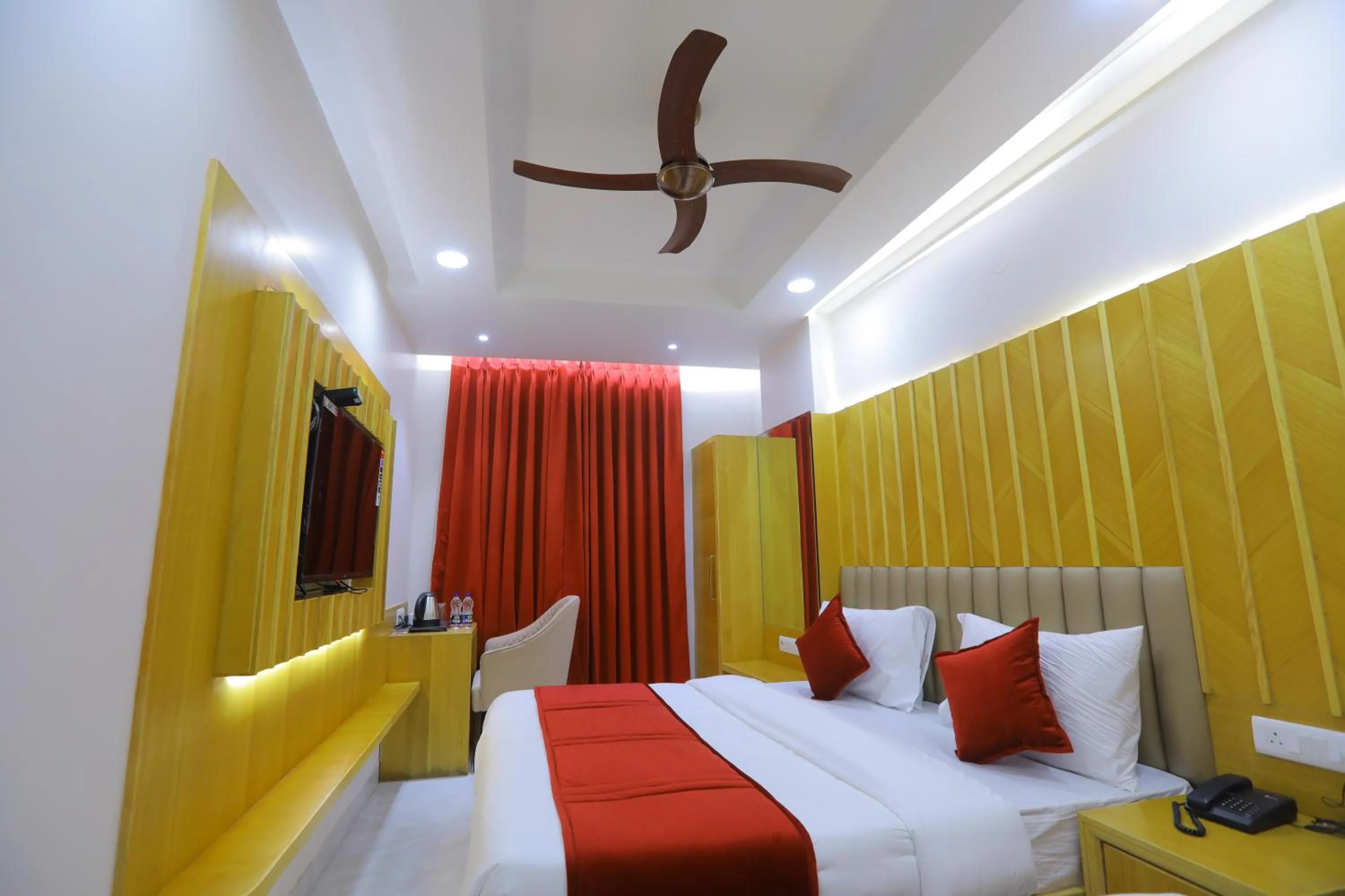 Photo of the whole room, Bed in Hotel Glitz - Walk in from New Delhi Railway Station