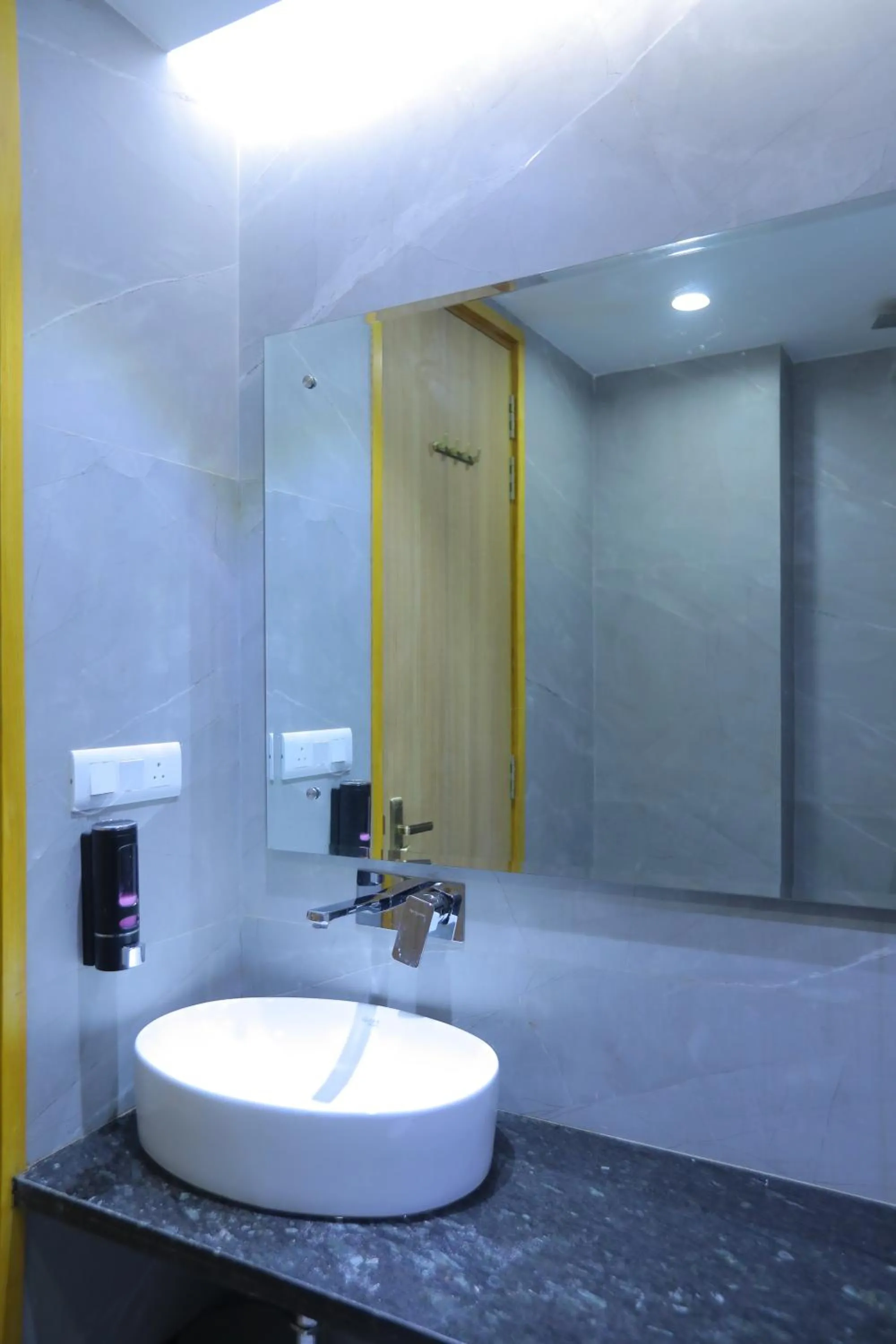 Bathroom in Hotel Glitz - Walk in from New Delhi Railway Station