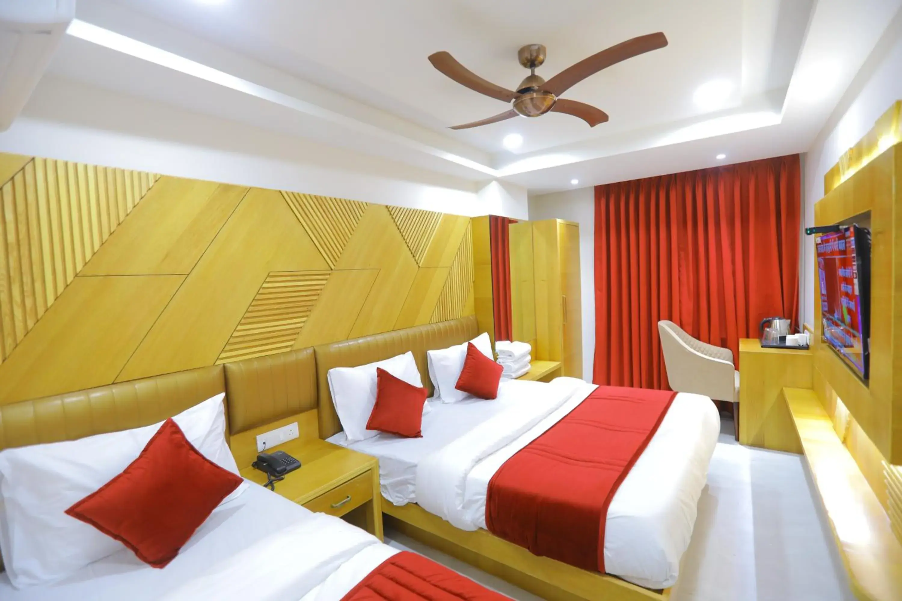 Classic Triple Room in Hotel Glitz - Walk in from New Delhi Railway Station Classic Triple Room in Hotel Glitz - Walk in from New Delhi Railway Station