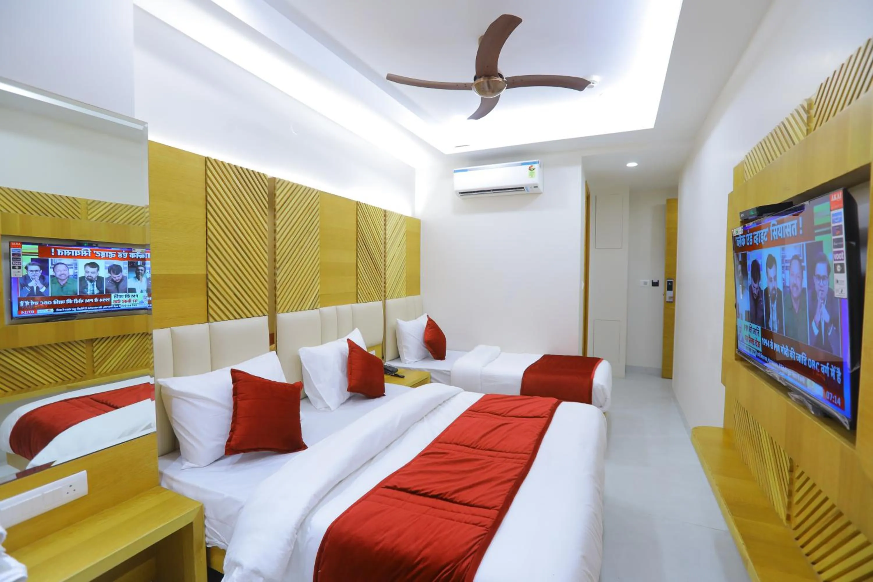 Bedroom, Bed in Hotel Glitz - Walk in from New Delhi Railway Station