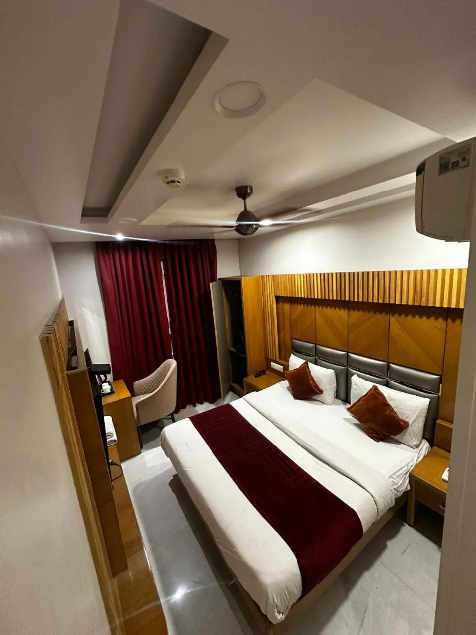 Bed in Hotel Glitz - Walk in from New Delhi Railway Station