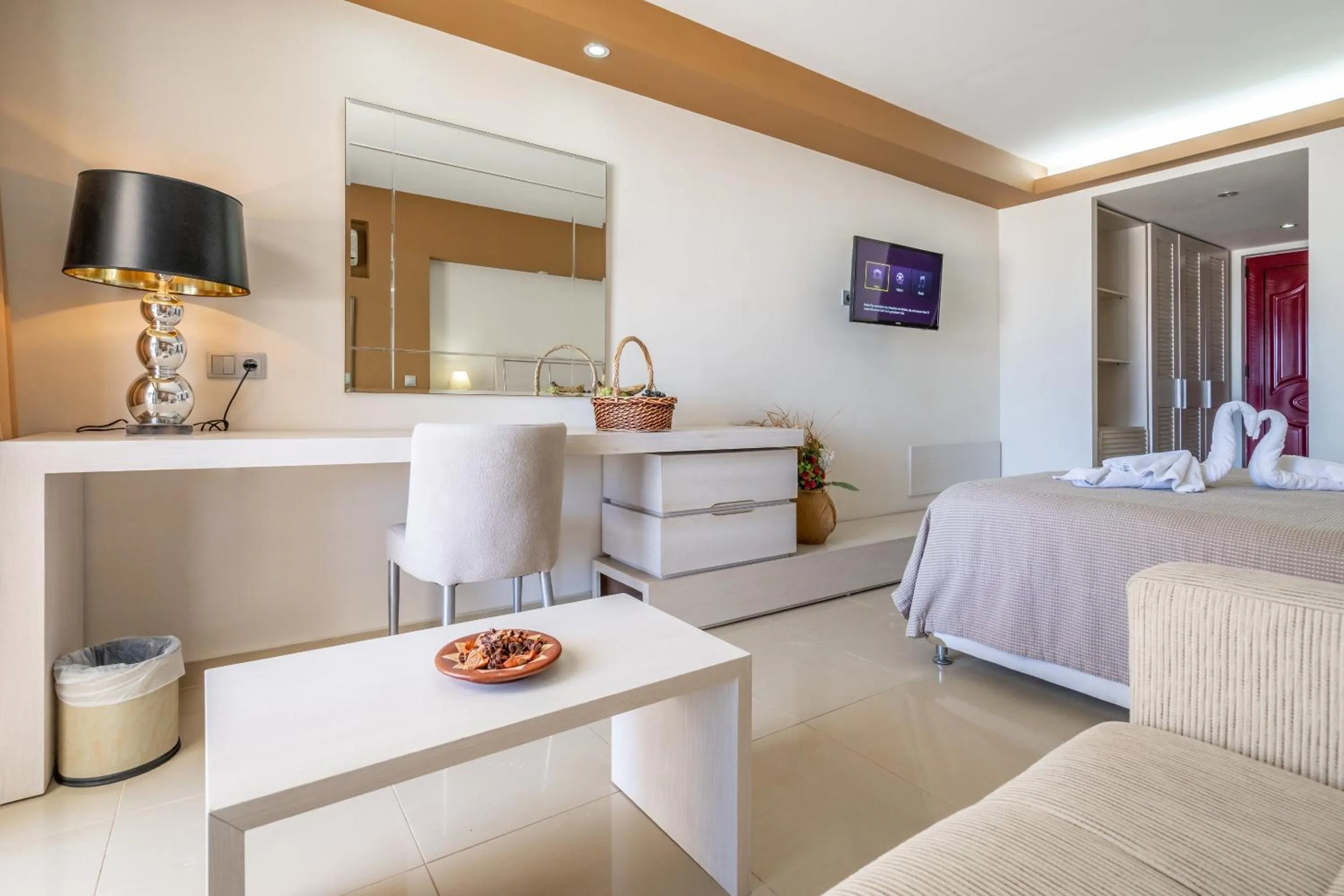 TV and multimedia in Kamari Beach