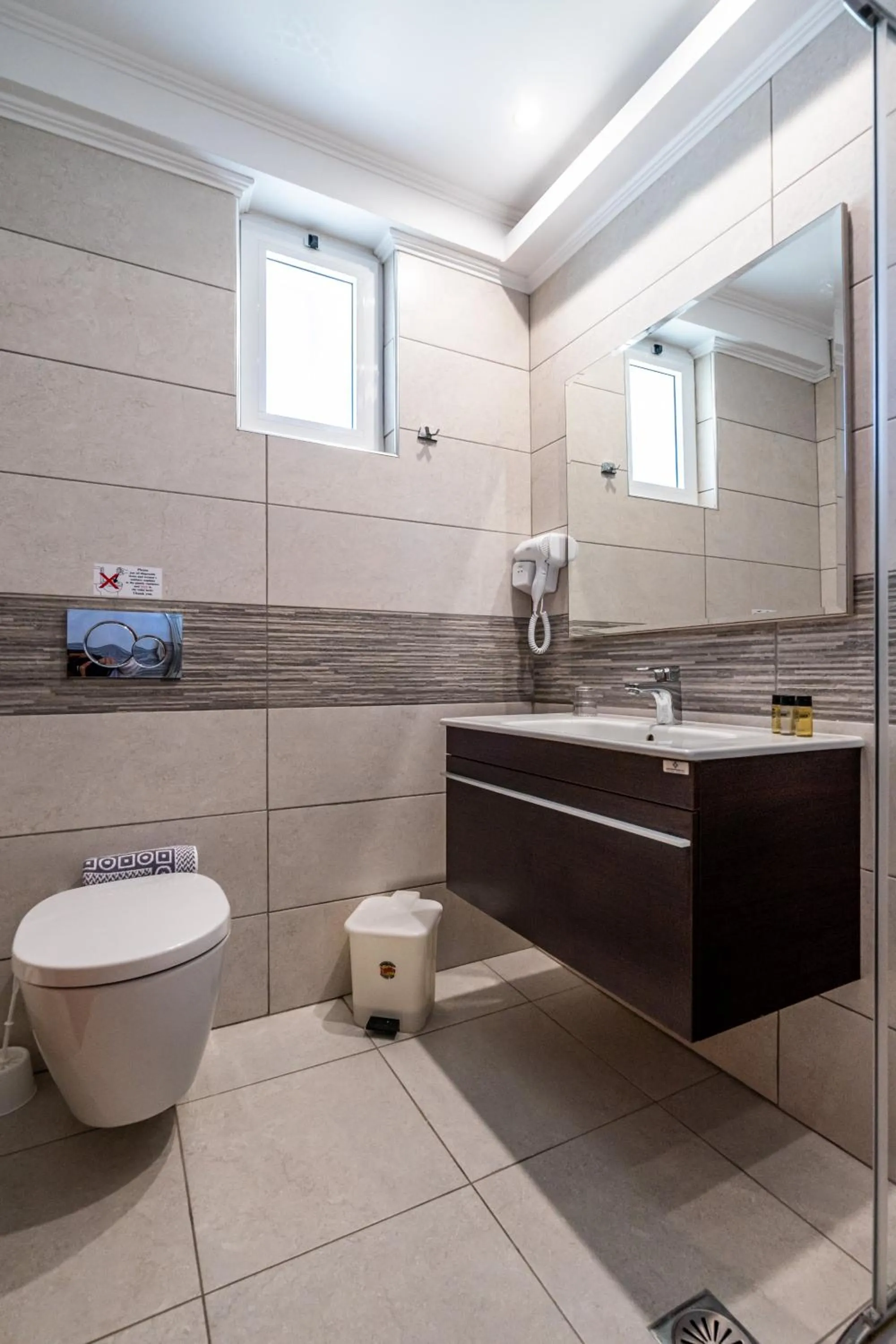 Bathroom in Kamari Beach