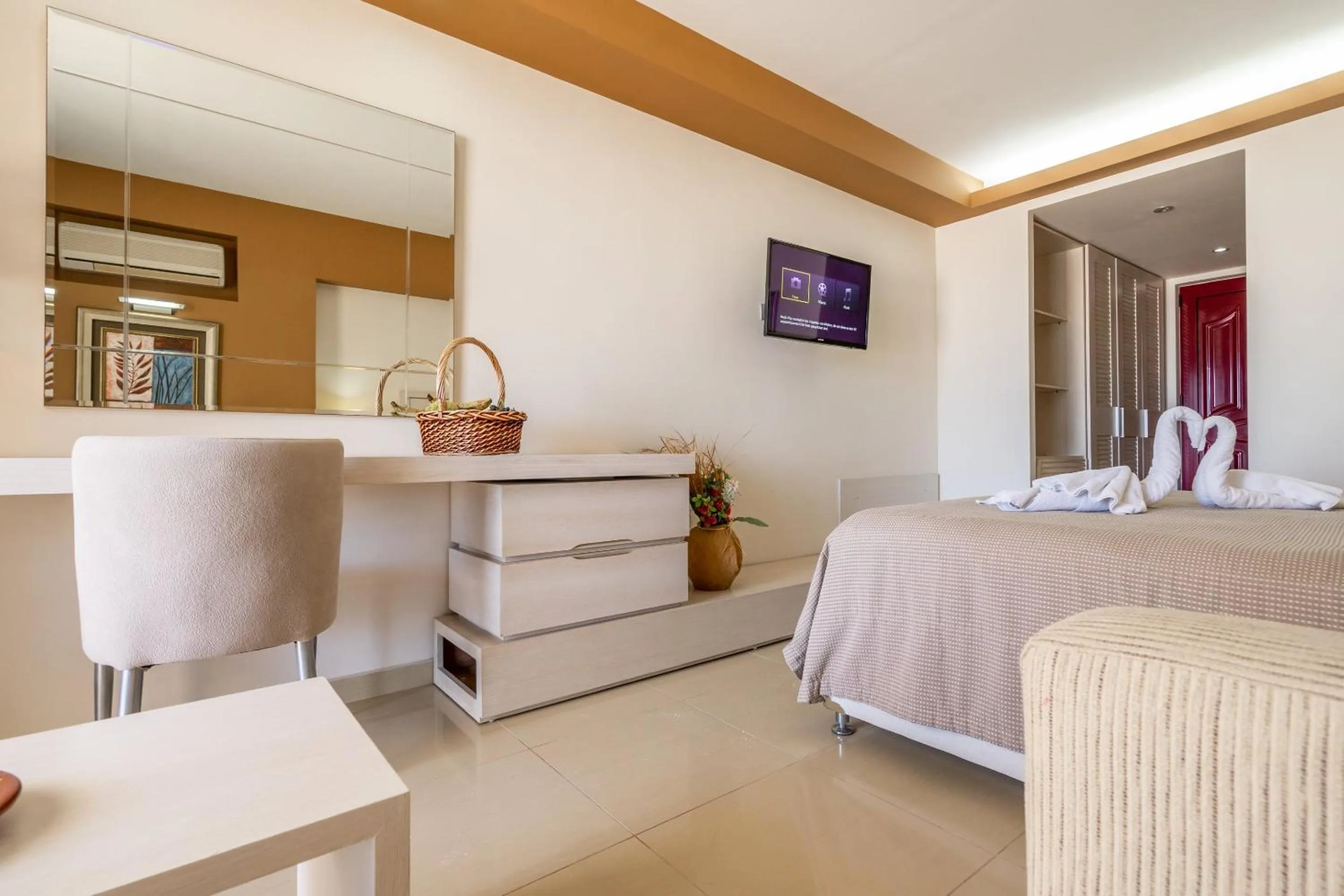 TV and multimedia in Kamari Beach