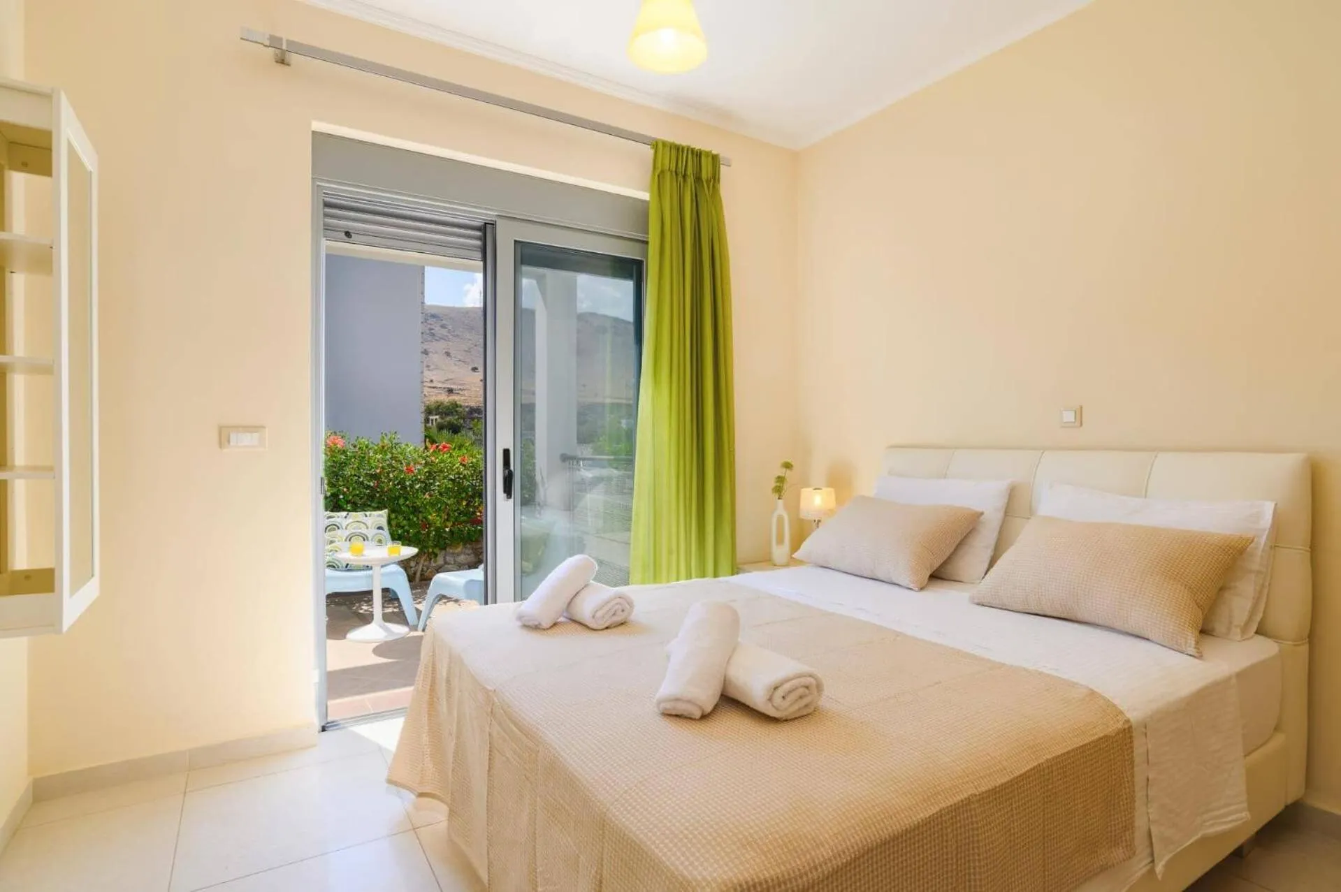 Bedroom, Bed in Kamari Beach