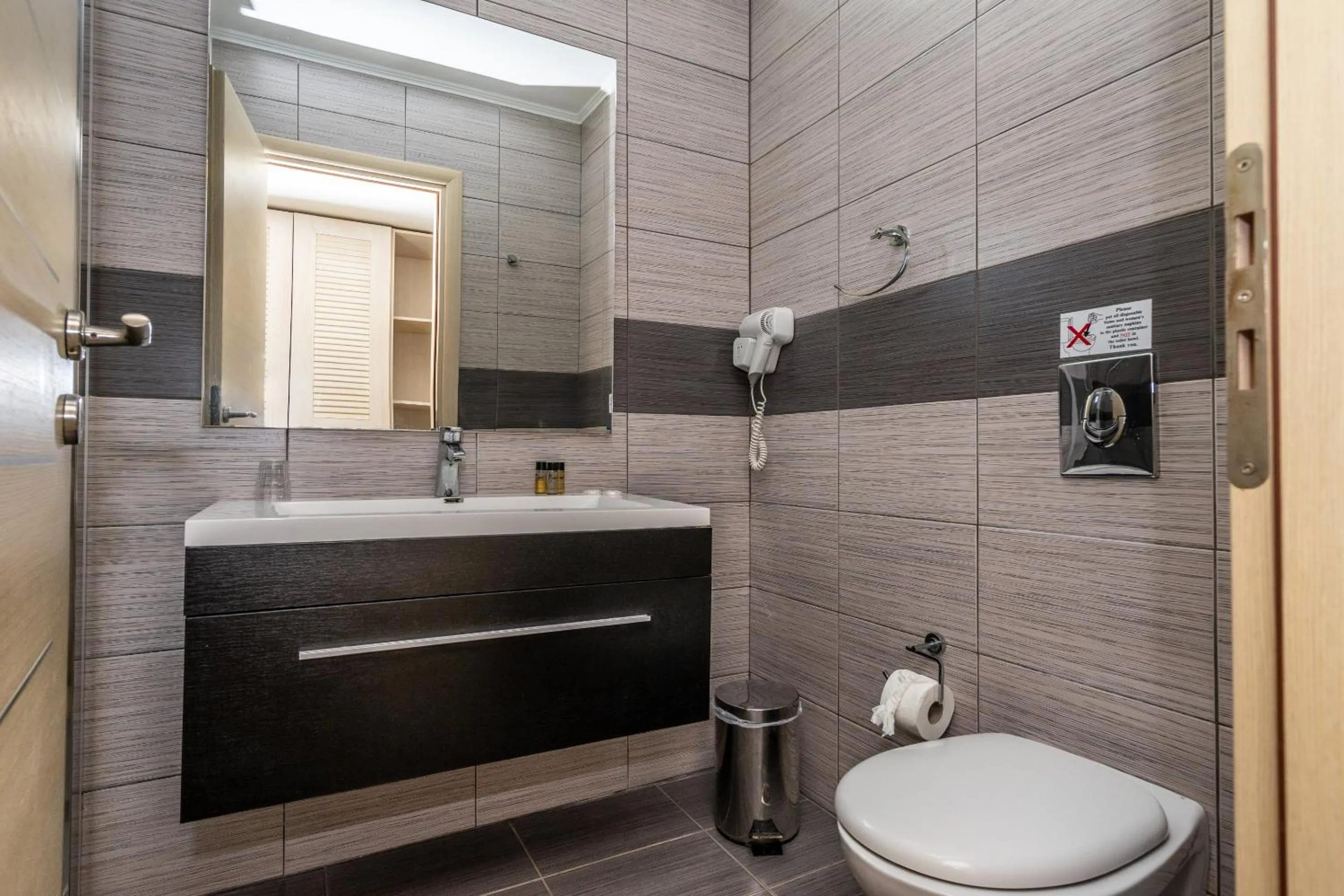 Bathroom in Kamari Beach