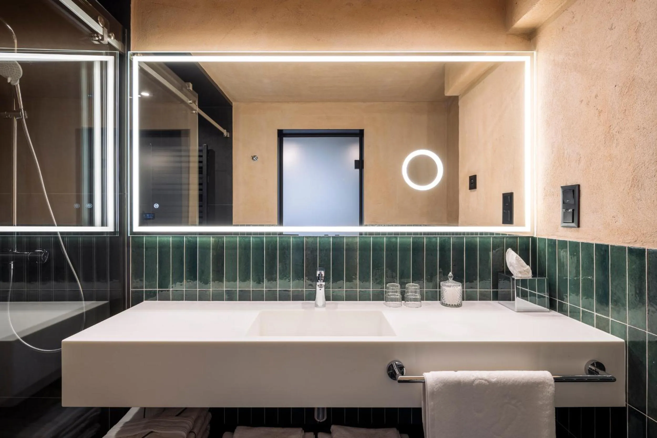Shower in Nomadic Urban Premium Suites