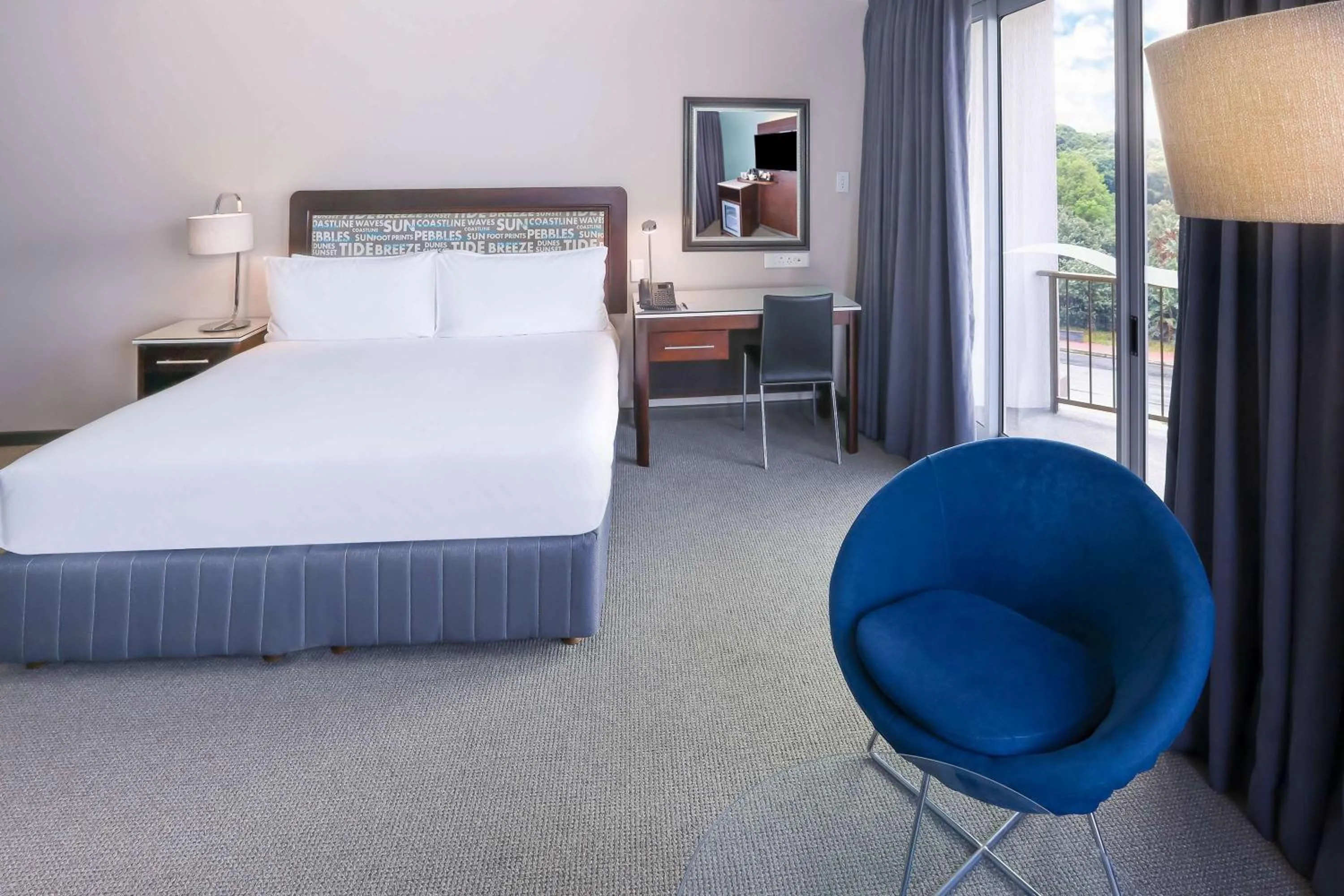 Bedroom, Bed in Garden Court East London