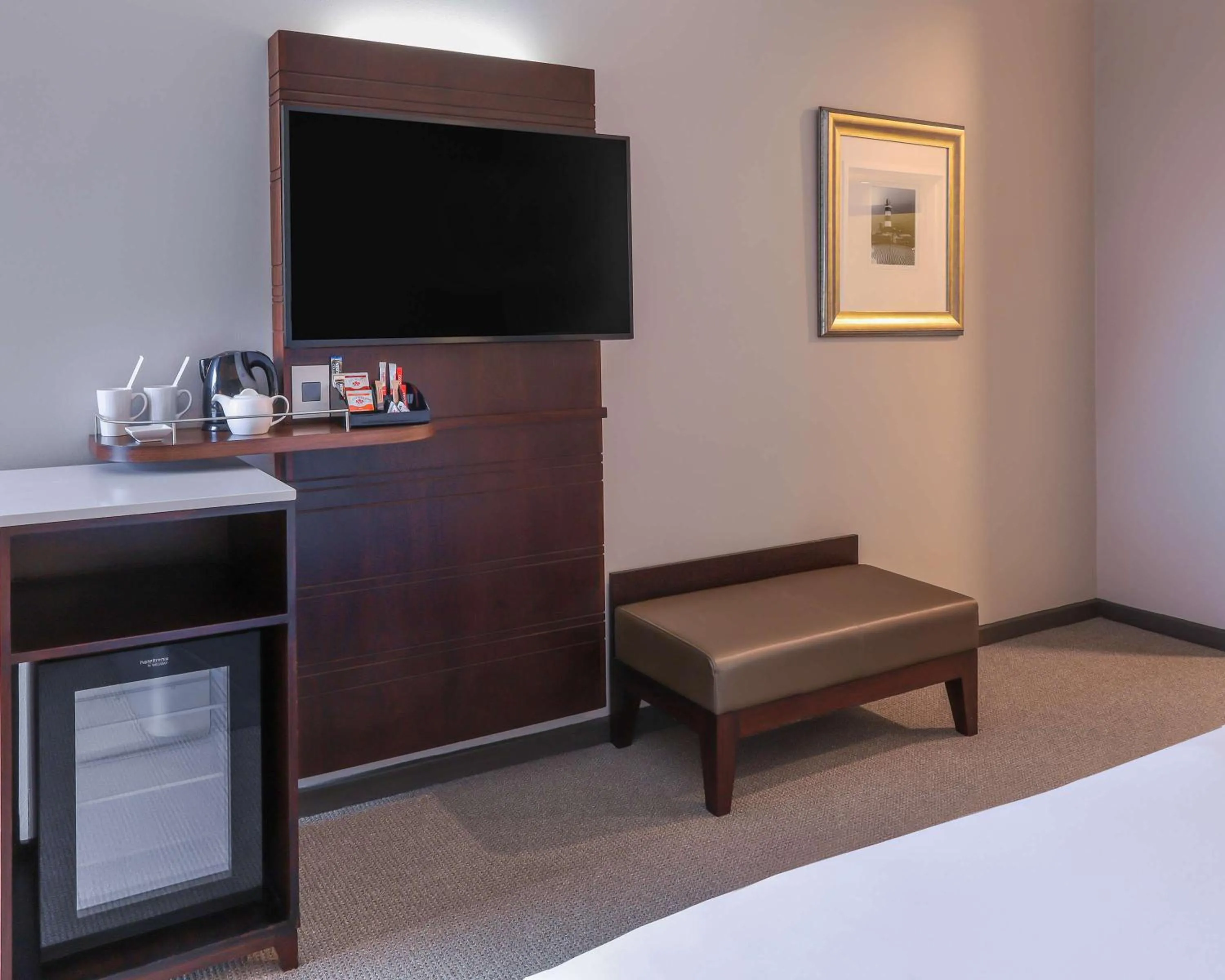 Bedroom, Bed in Garden Court East London