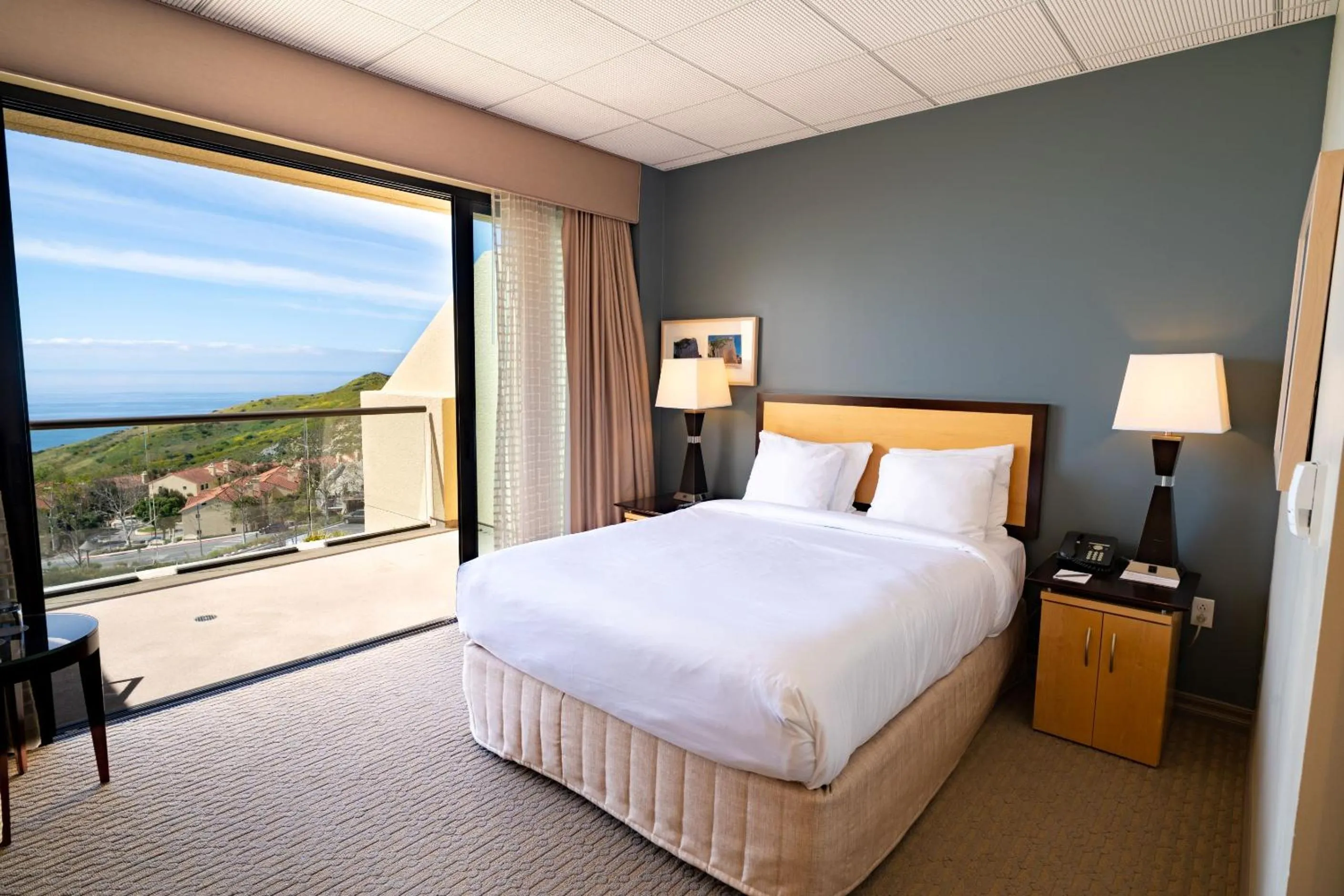 Bedroom, Bed in Villa Graziadio Executive Center at Pepperdine University