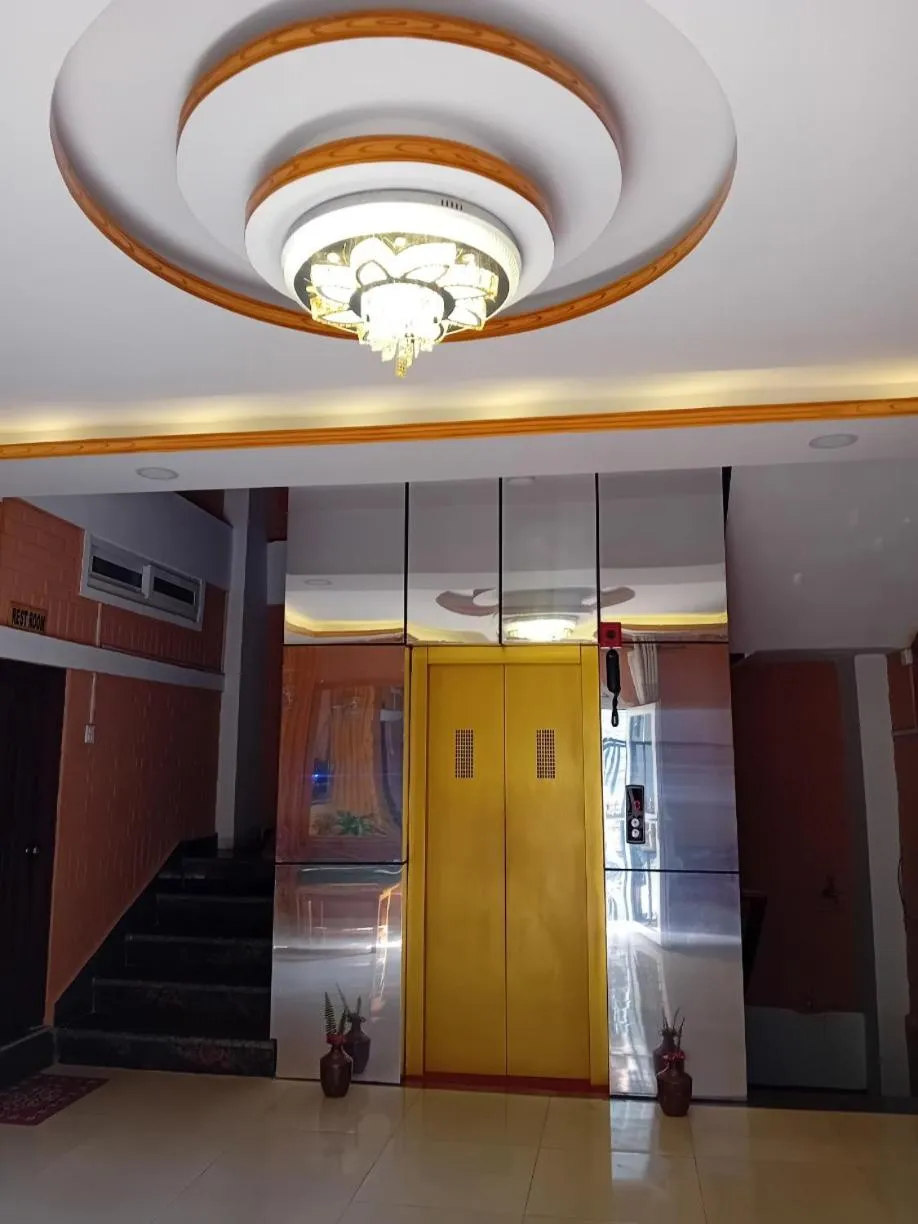 elevator in Hotel Astro