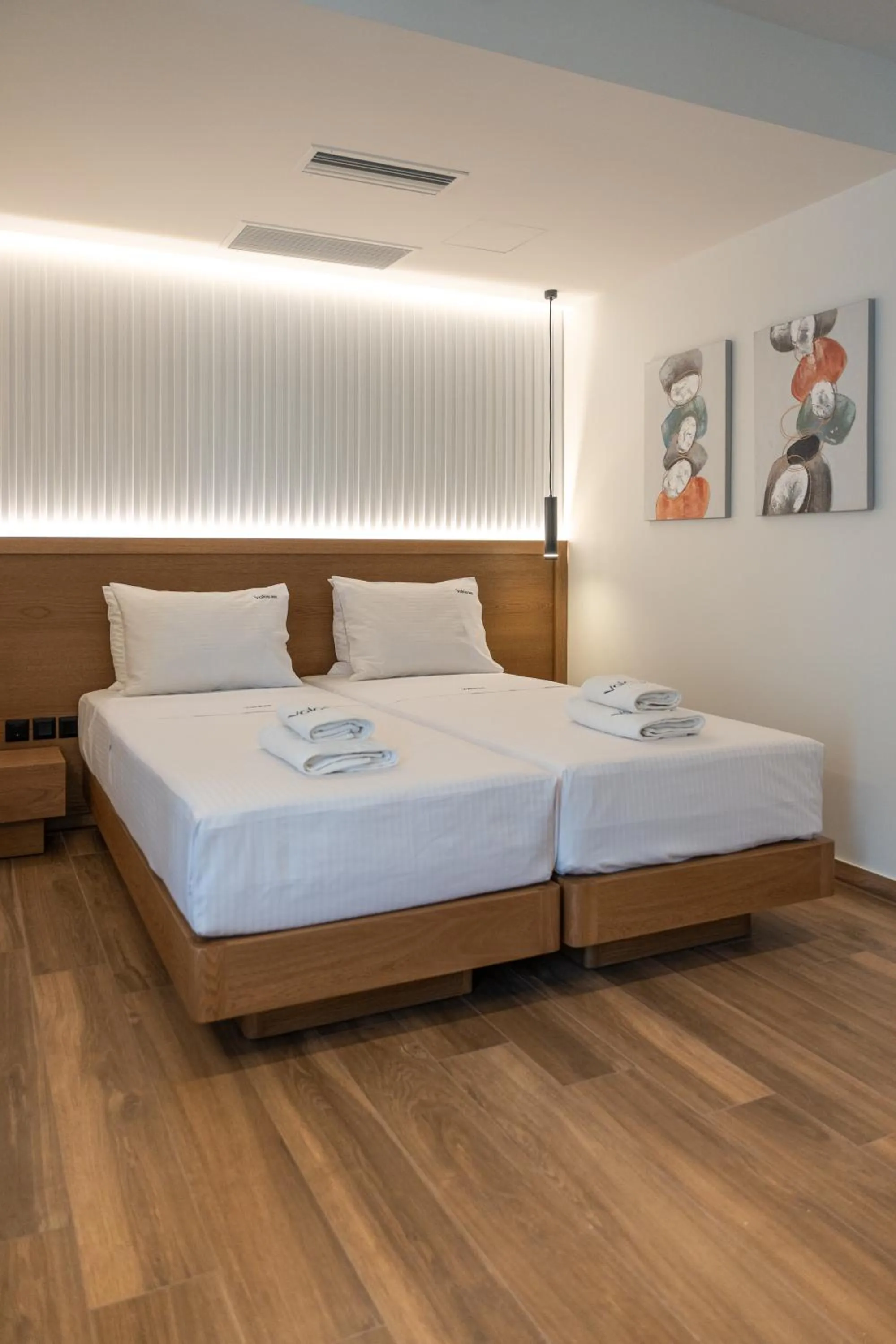 Bed in Volos Inn Hotel