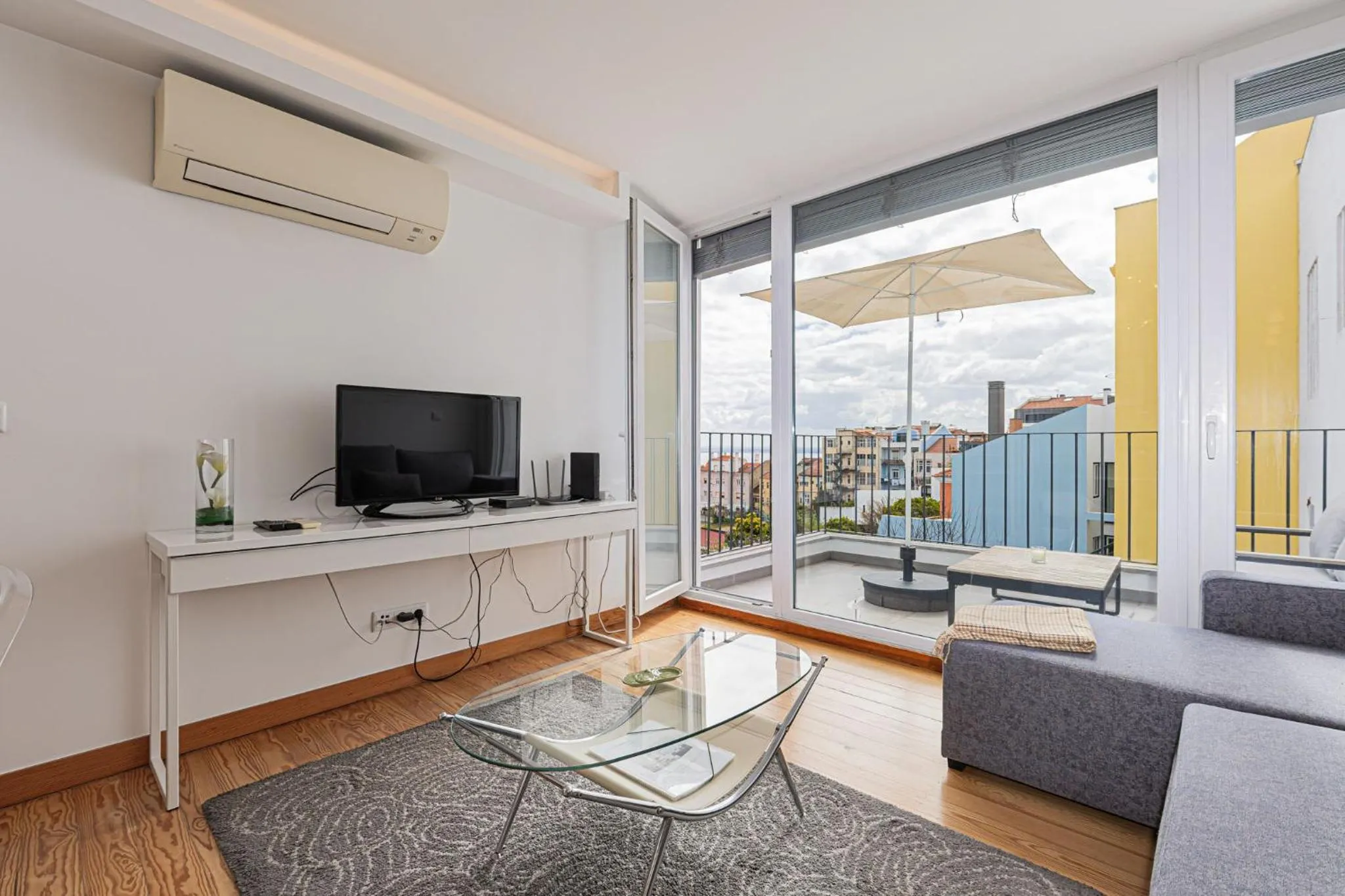 Communal lounge/ TV room in Barbadinhos Apartments in Lisbon Historic Neighborhood