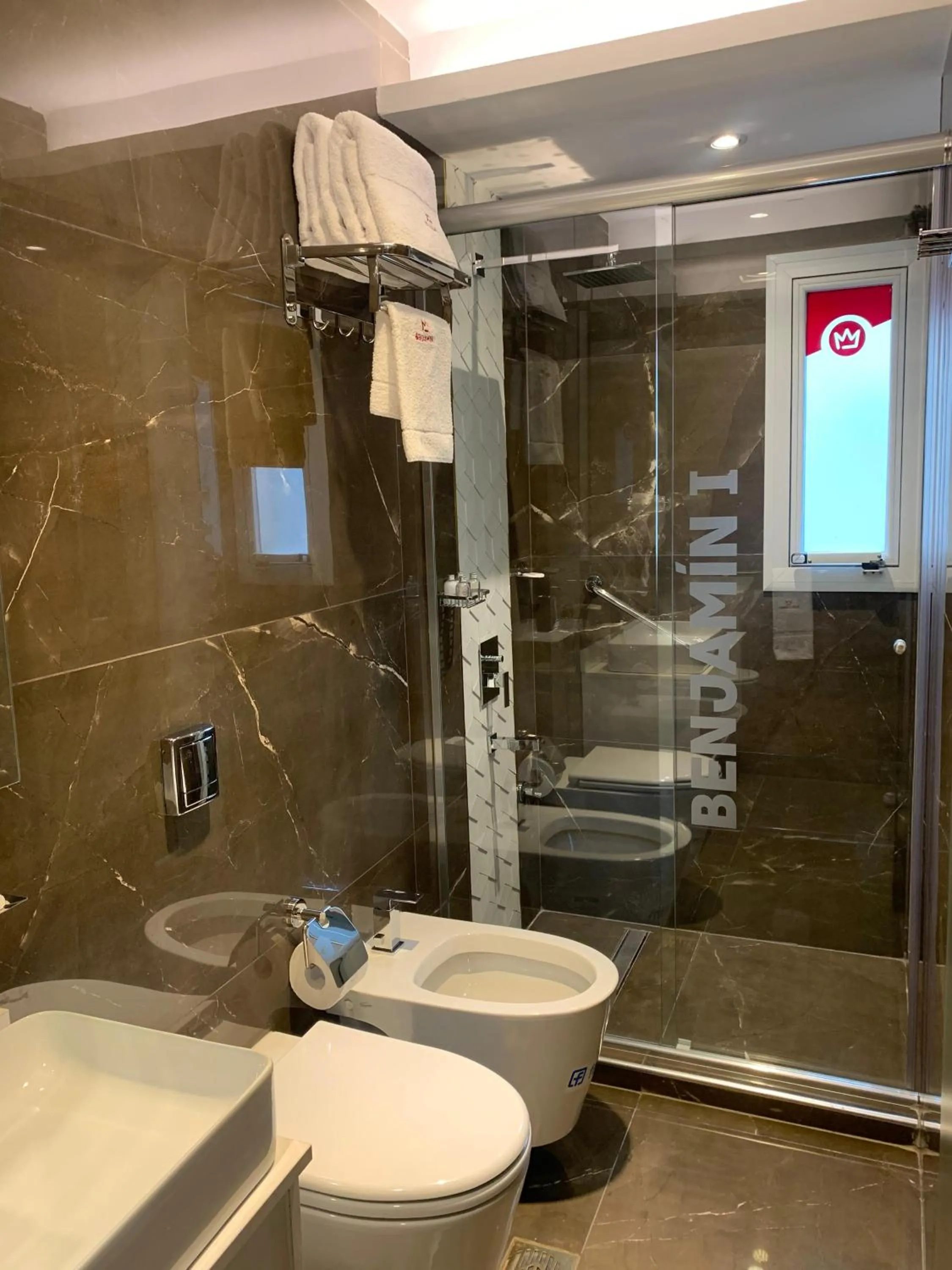 Shower in Benjamín I