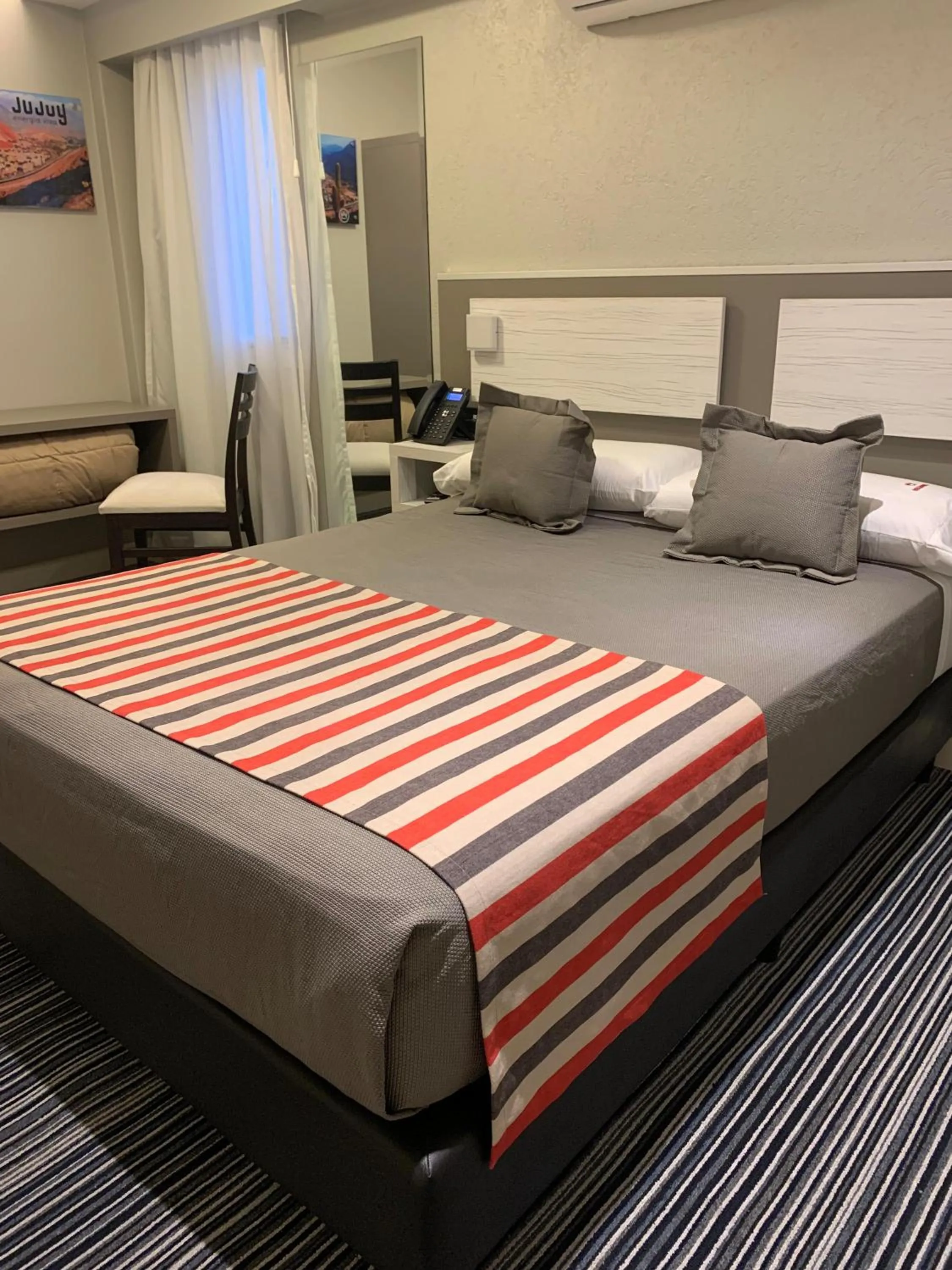 Photo of the whole room, Bed in Benjamín I