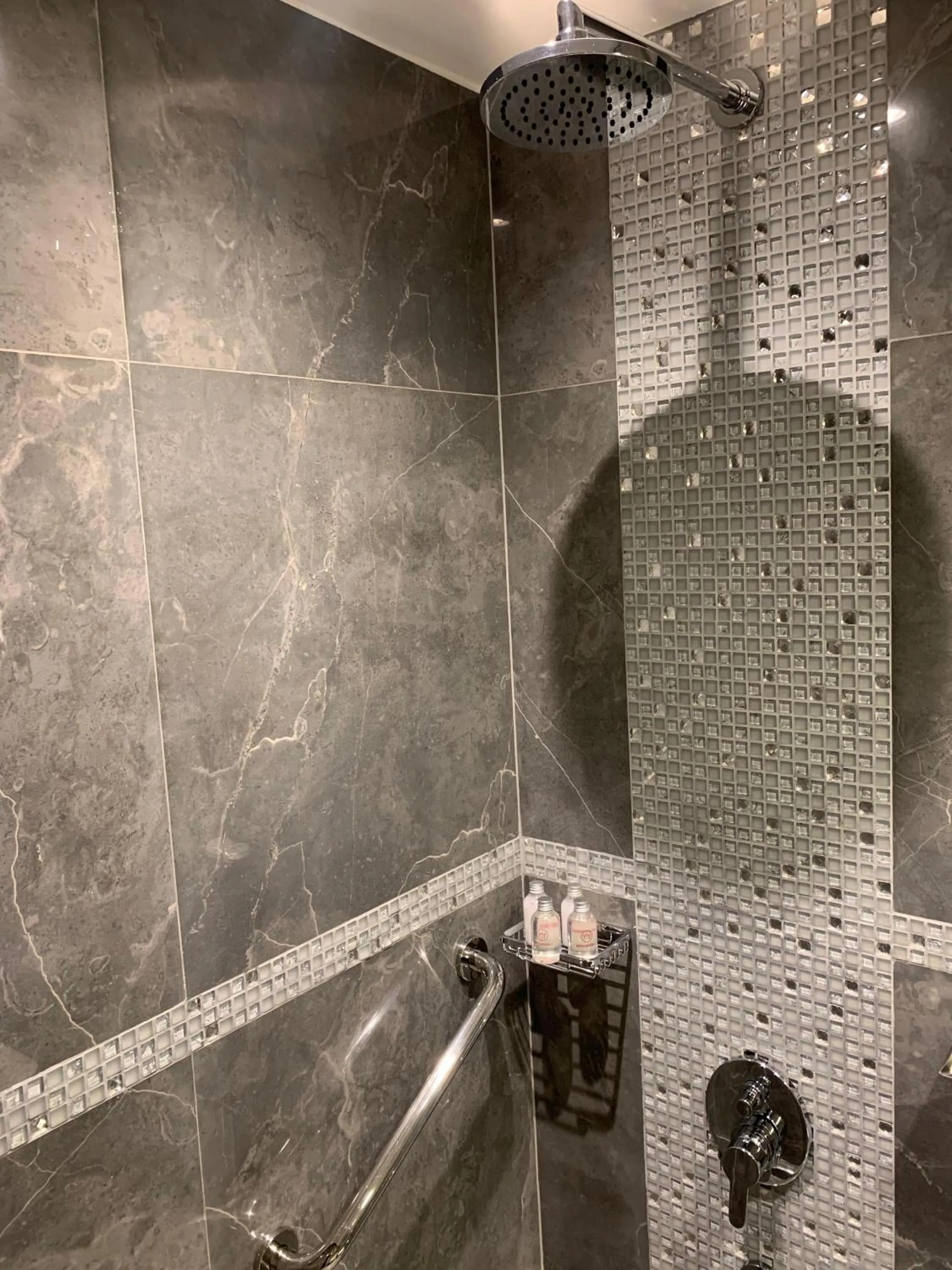 Shower in Benjamín I