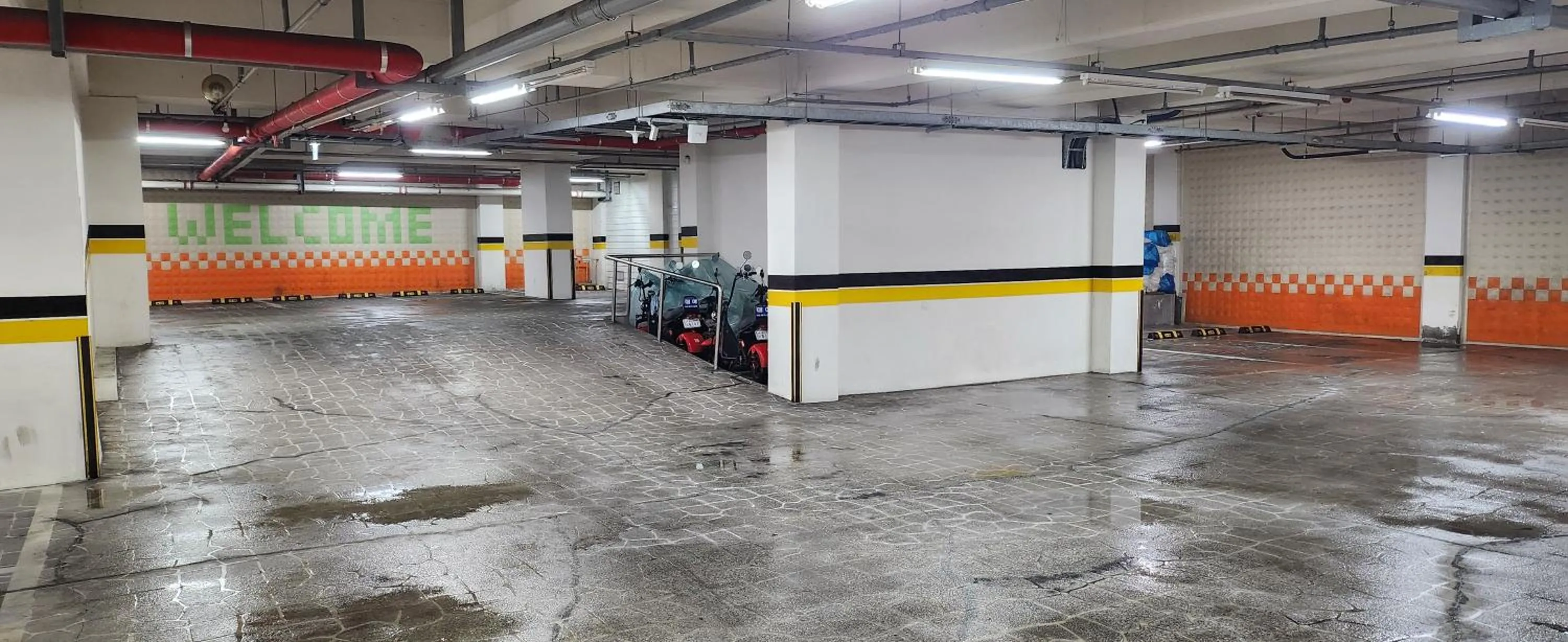 Parking in Mud Beach Hotel