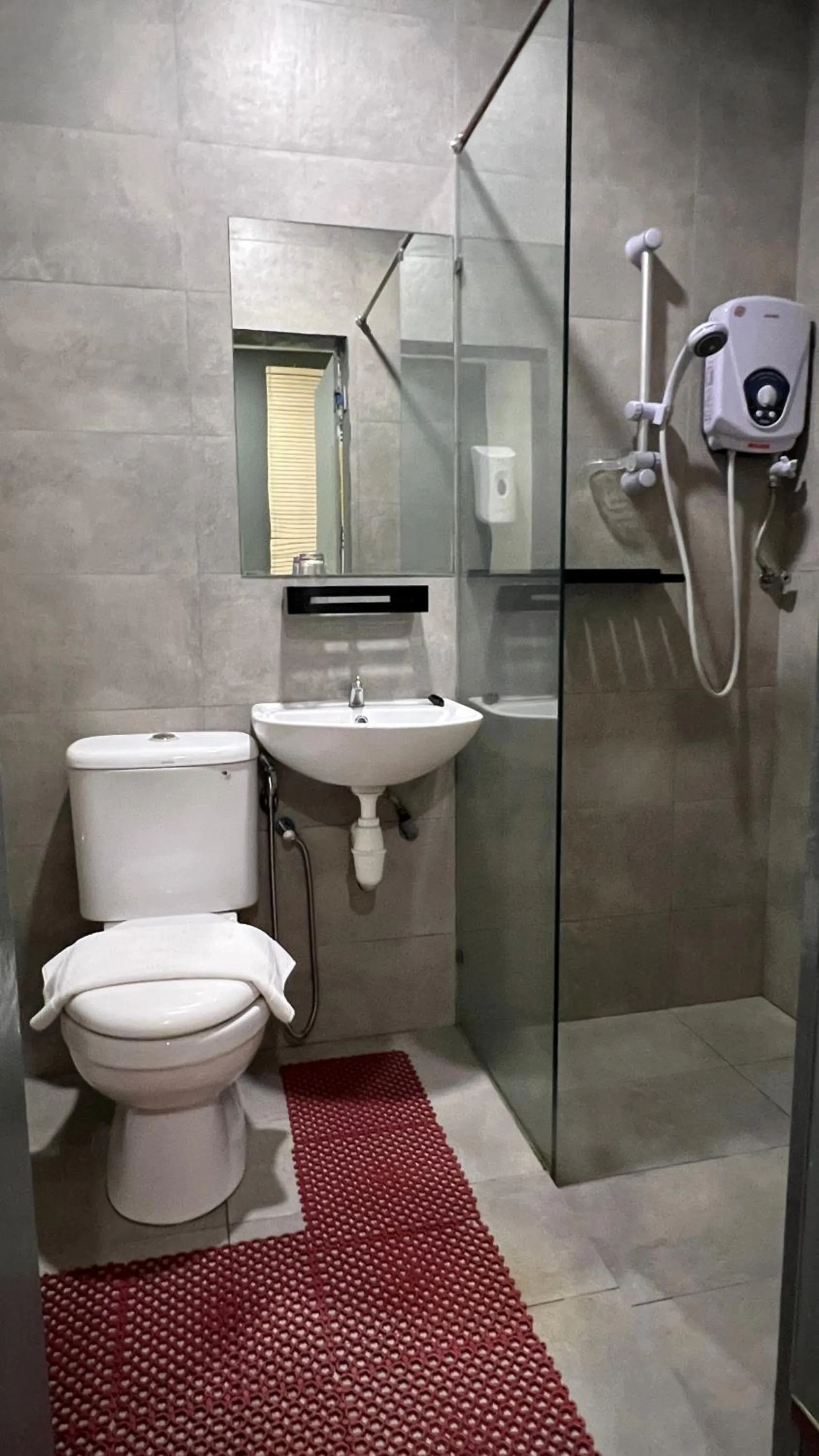 Bathroom in Cojoy Hotel @ Chinatown